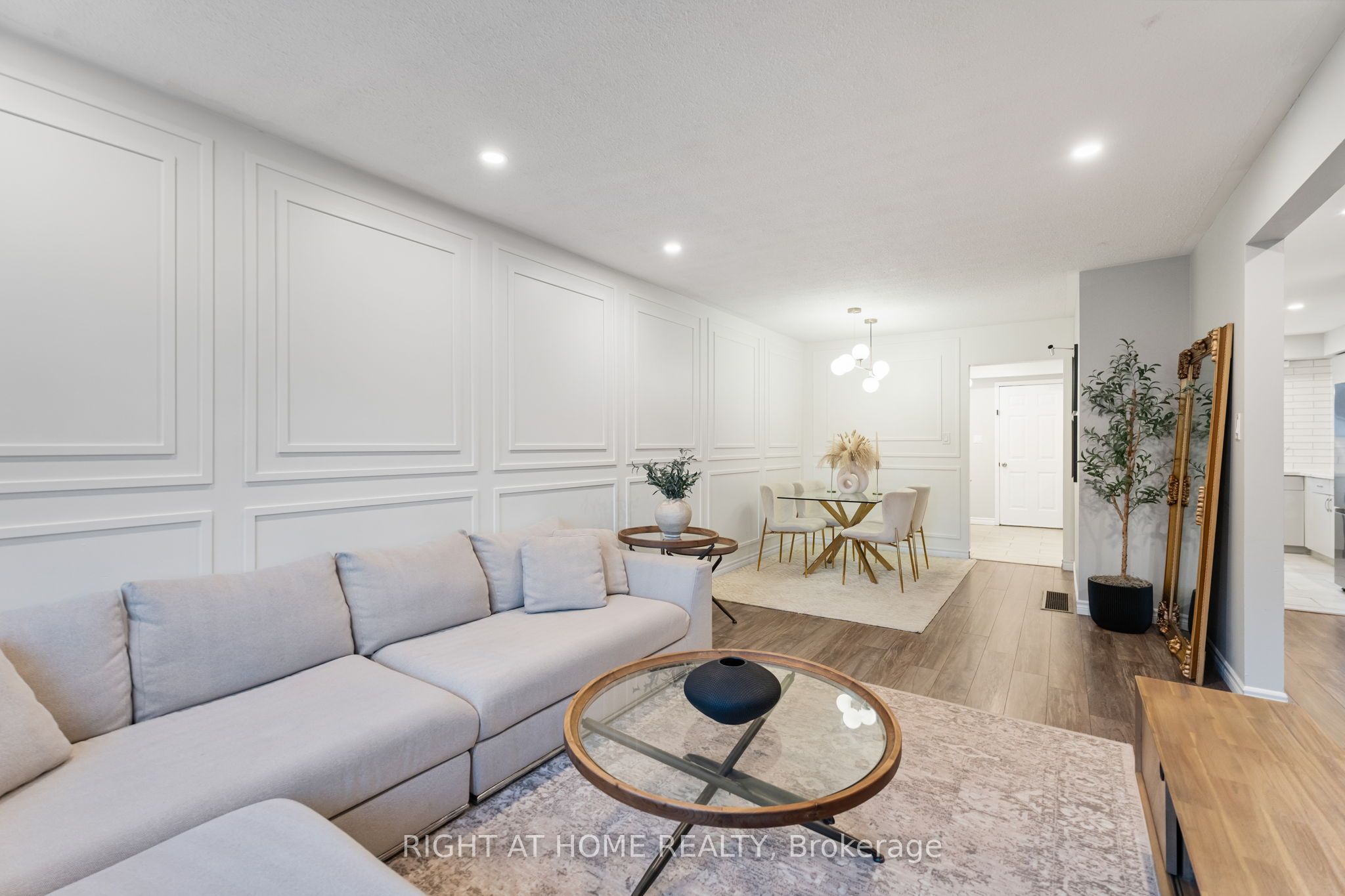 278 Waverly Street S Property Photo 9