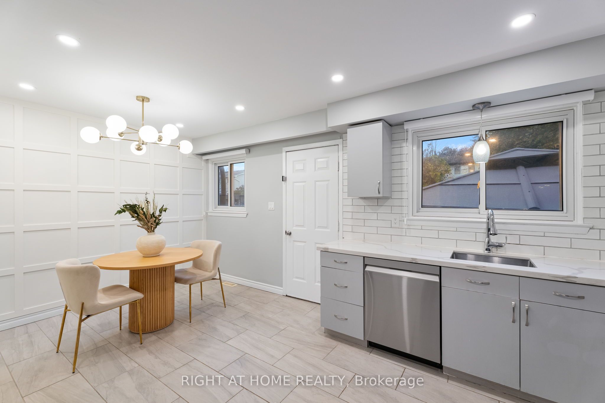 278 Waverly Street S Property Photo 12