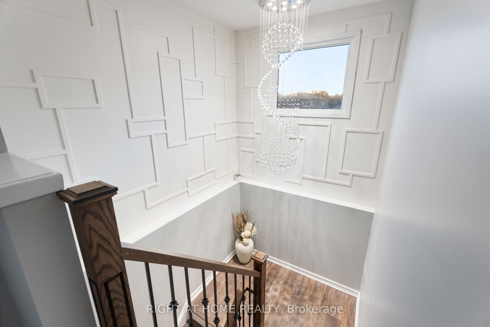 278 Waverly Street S Property Photo 14