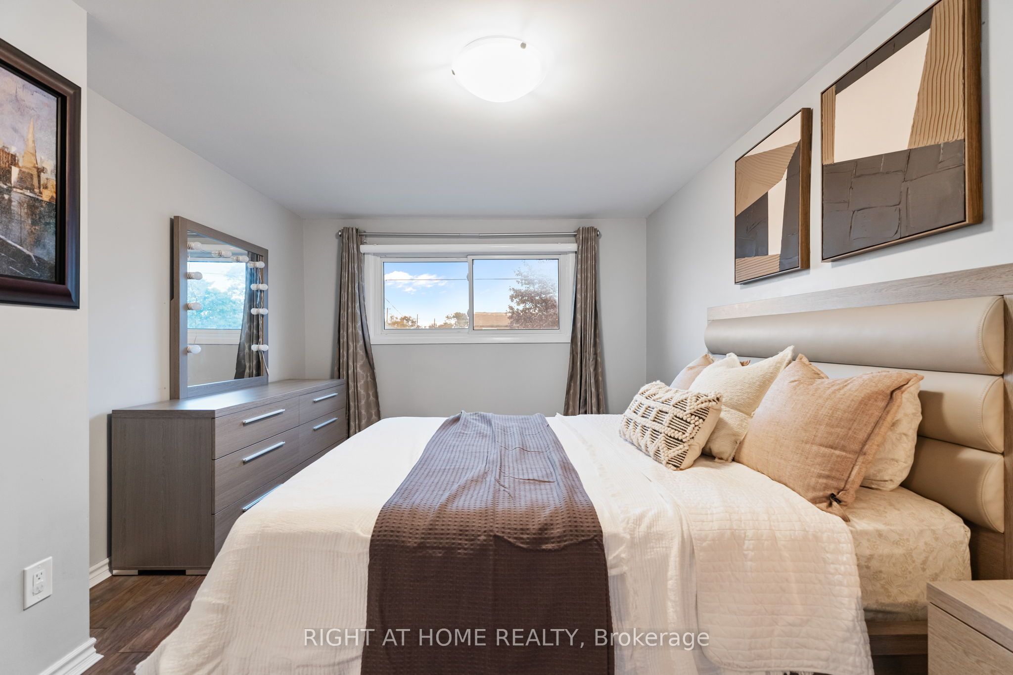 278 Waverly Street S Property Photo 16