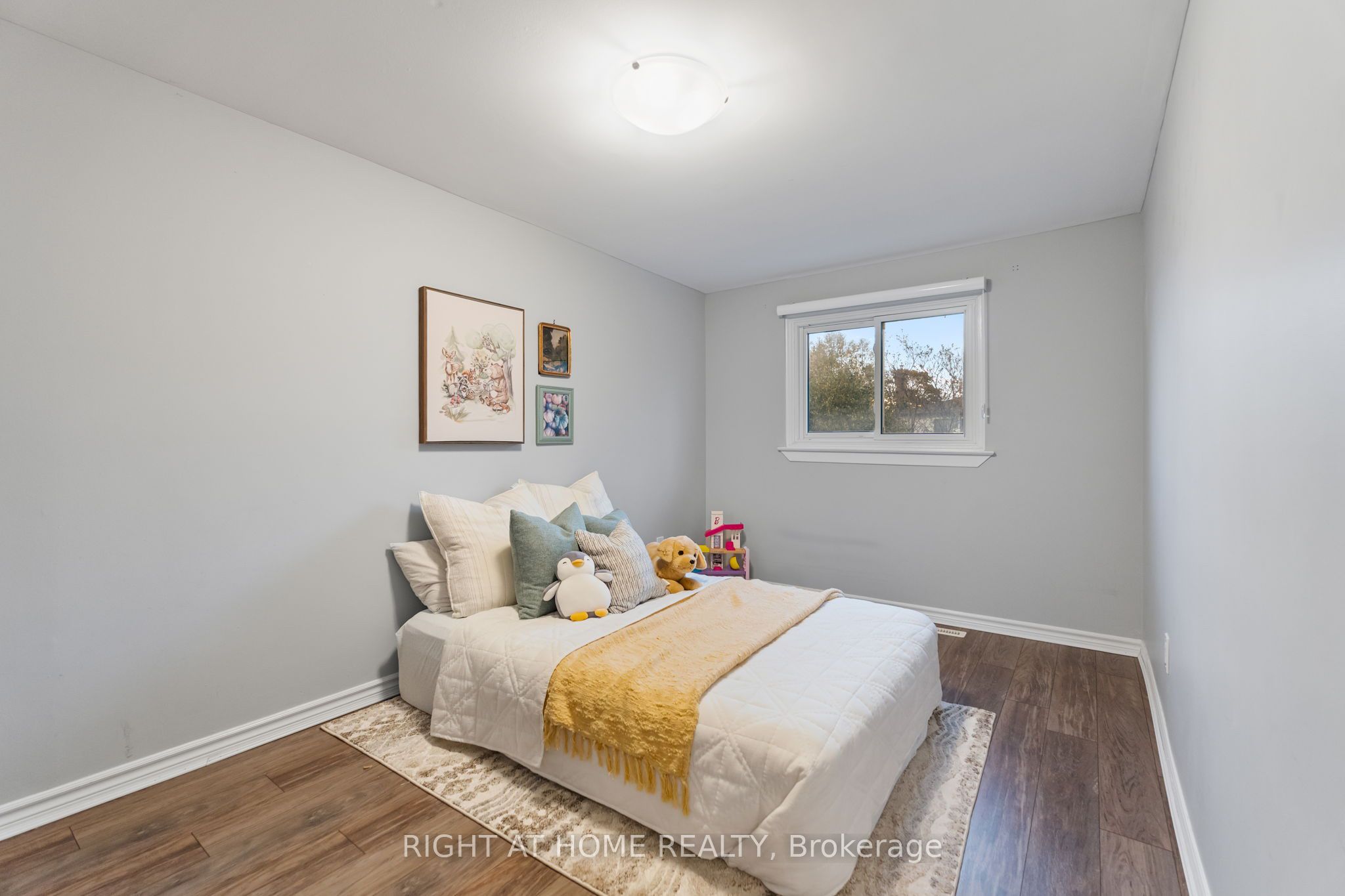 278 Waverly Street S Property Photo 17