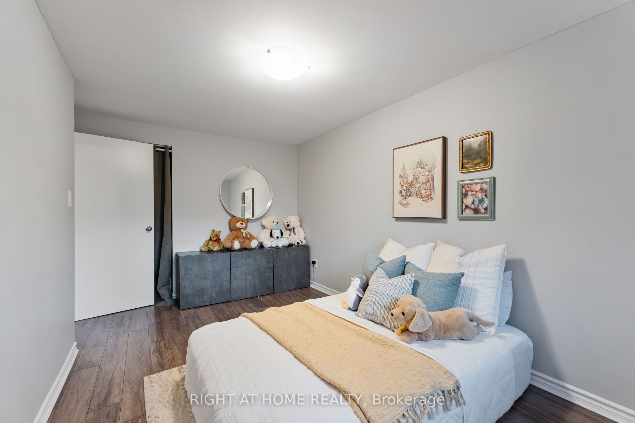 278 Waverly Street S Property Photo 18