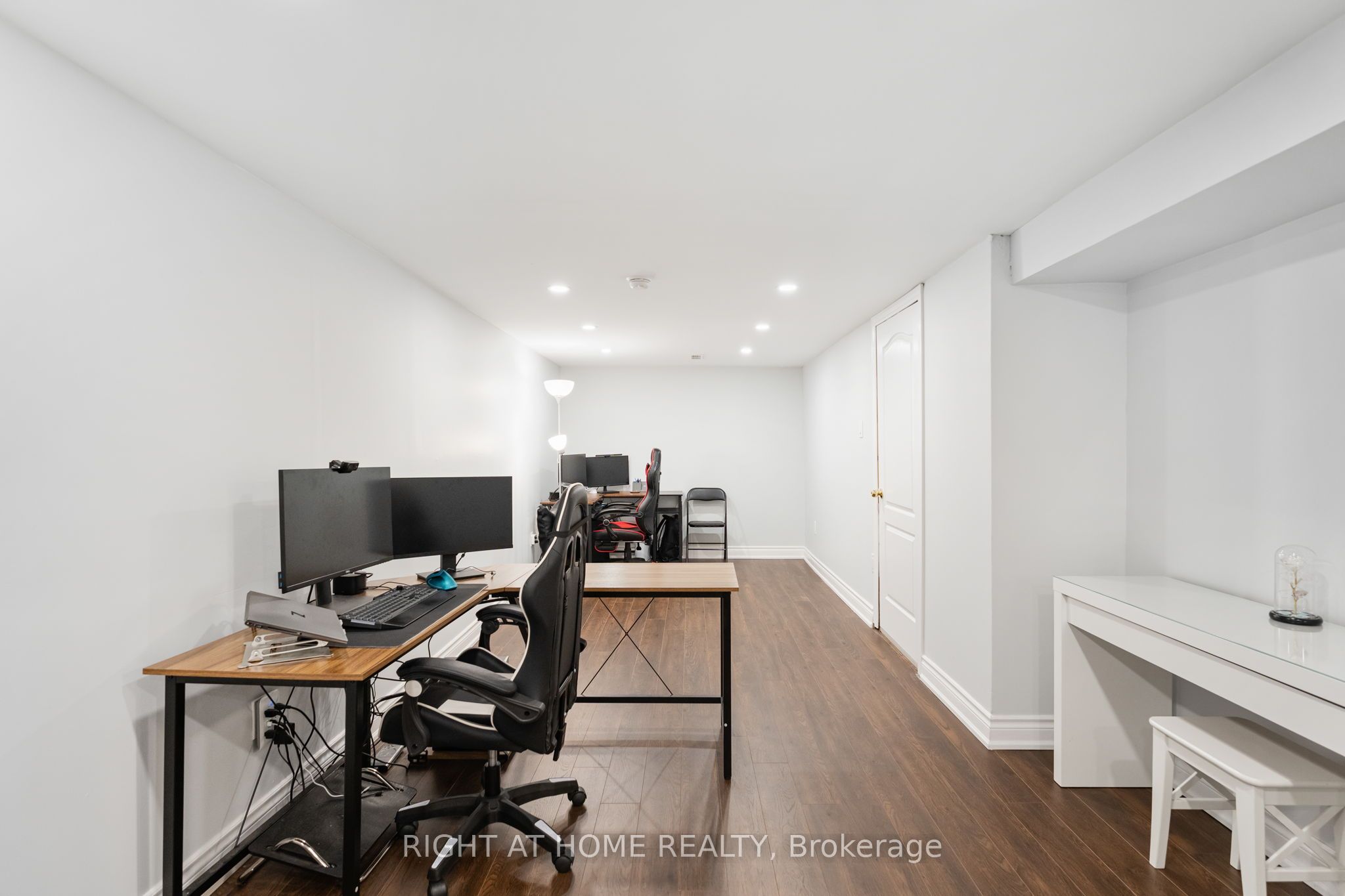 278 Waverly Street S Property Photo 23