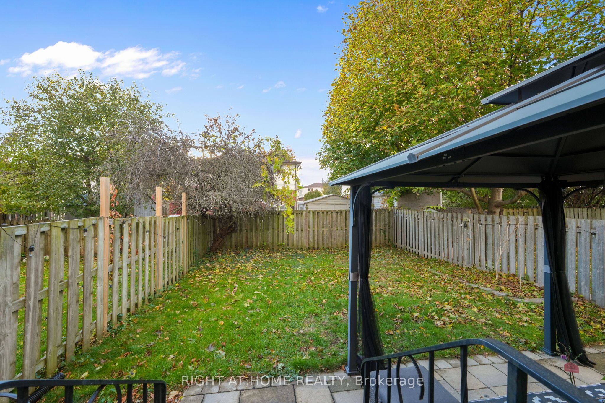 278 Waverly Street S Property Photo 25