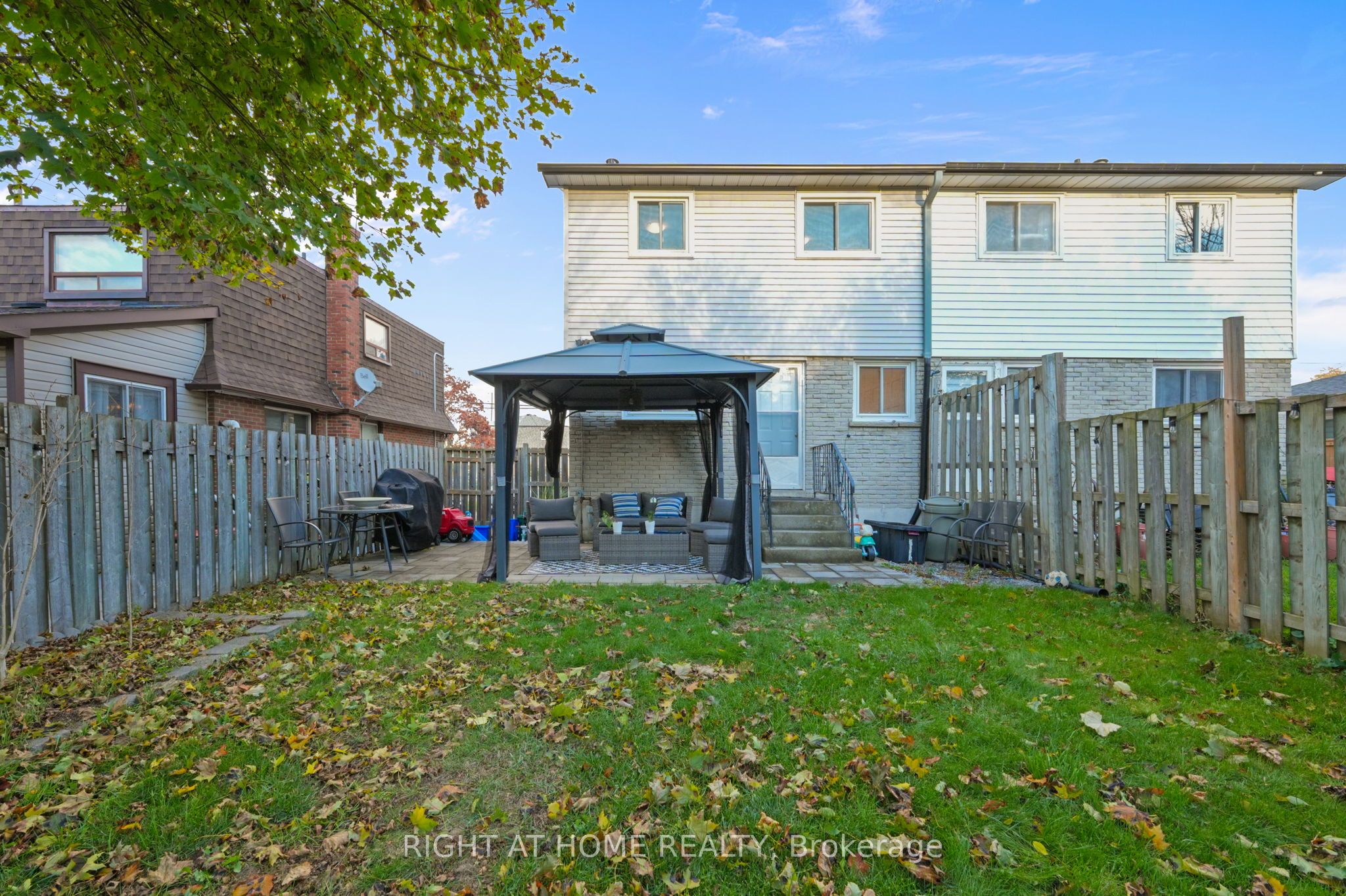 278 Waverly Street S Property Photo 26