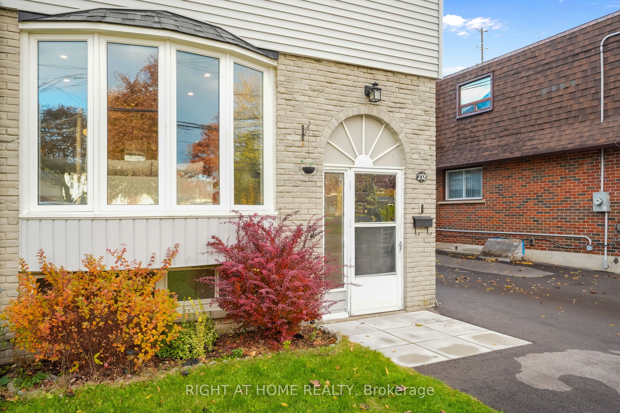 278 Waverly Street S Property Photo 30