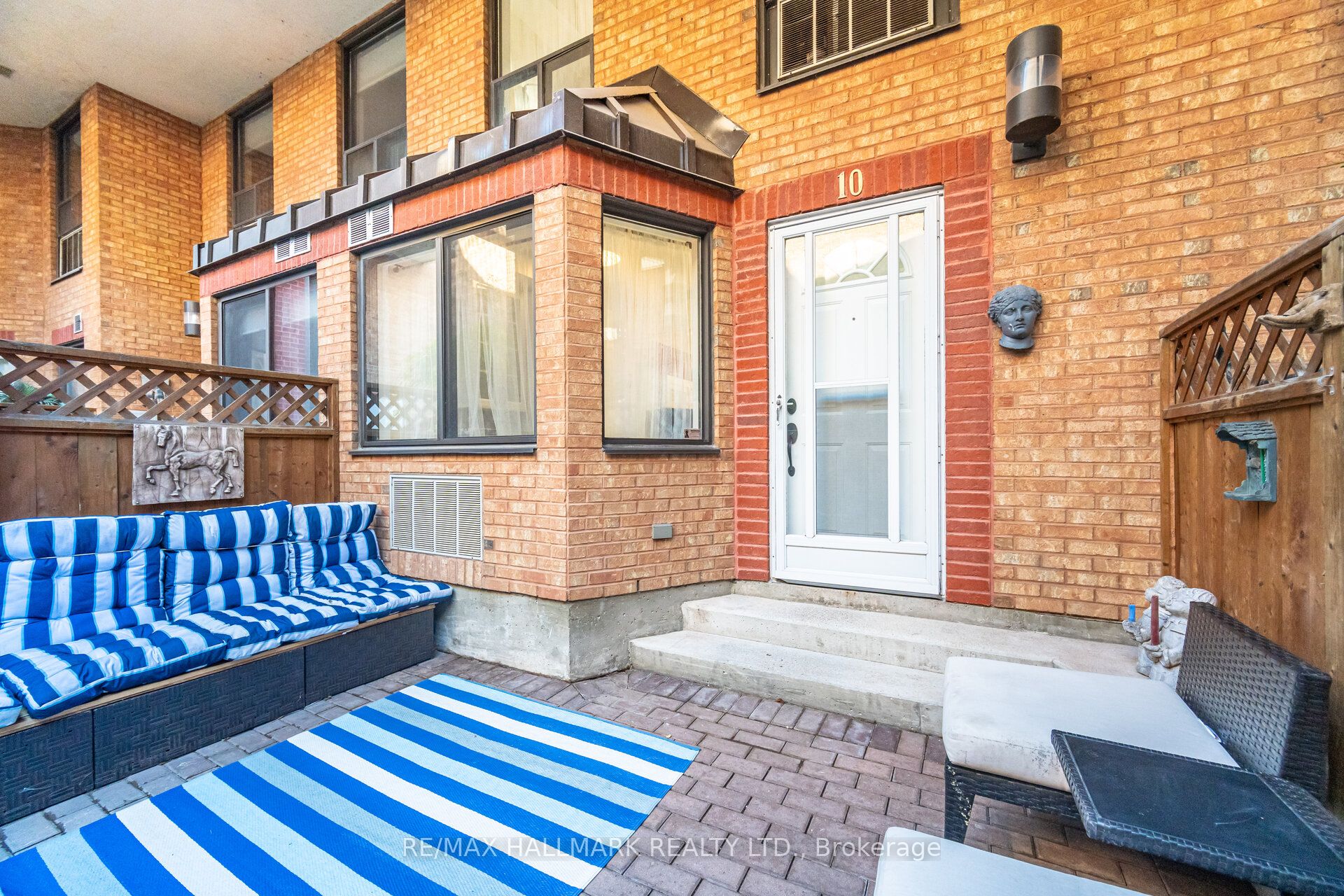 2112 Queen Street E #10 Property Photo 3