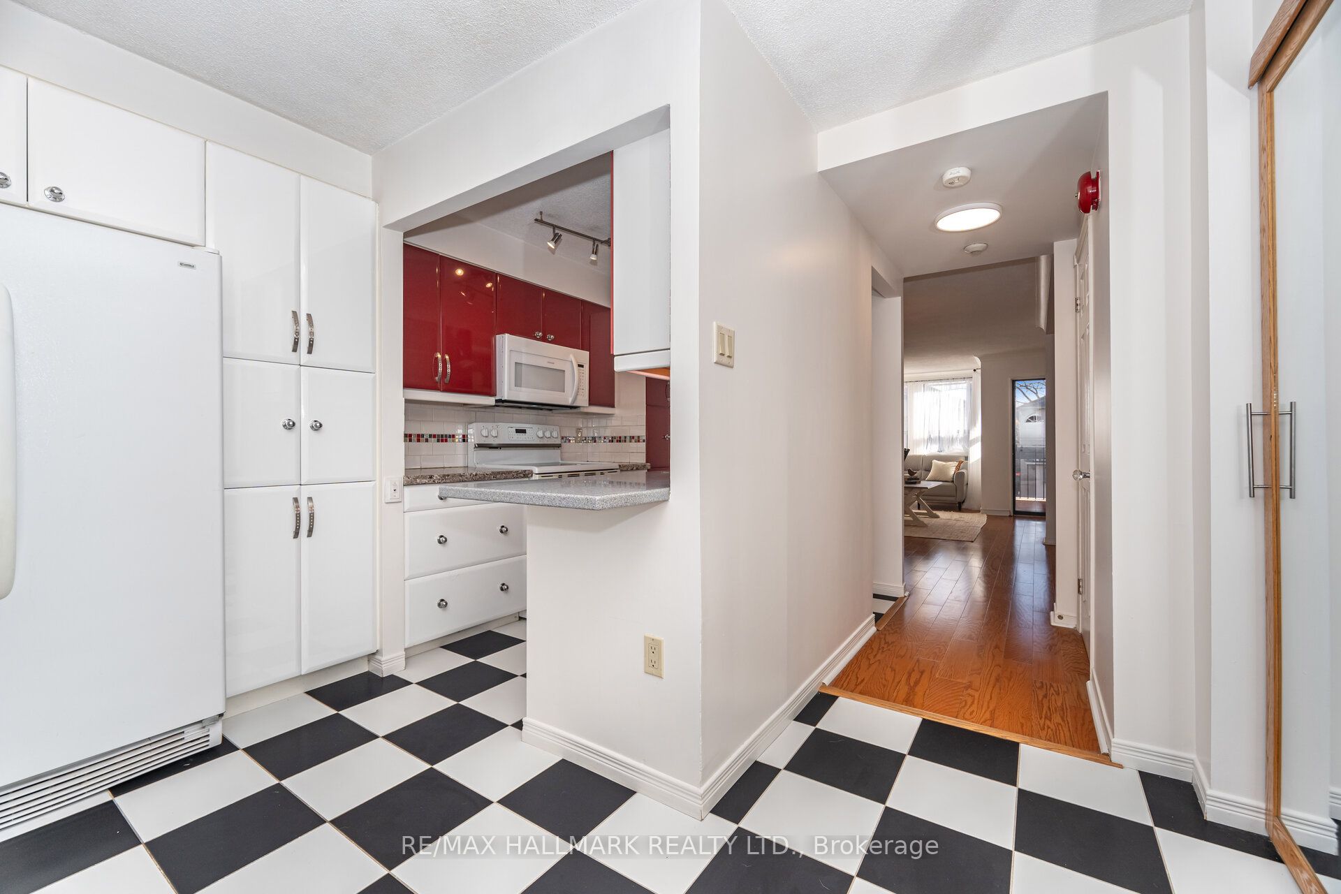 2112 Queen Street E #10 Property Photo 6