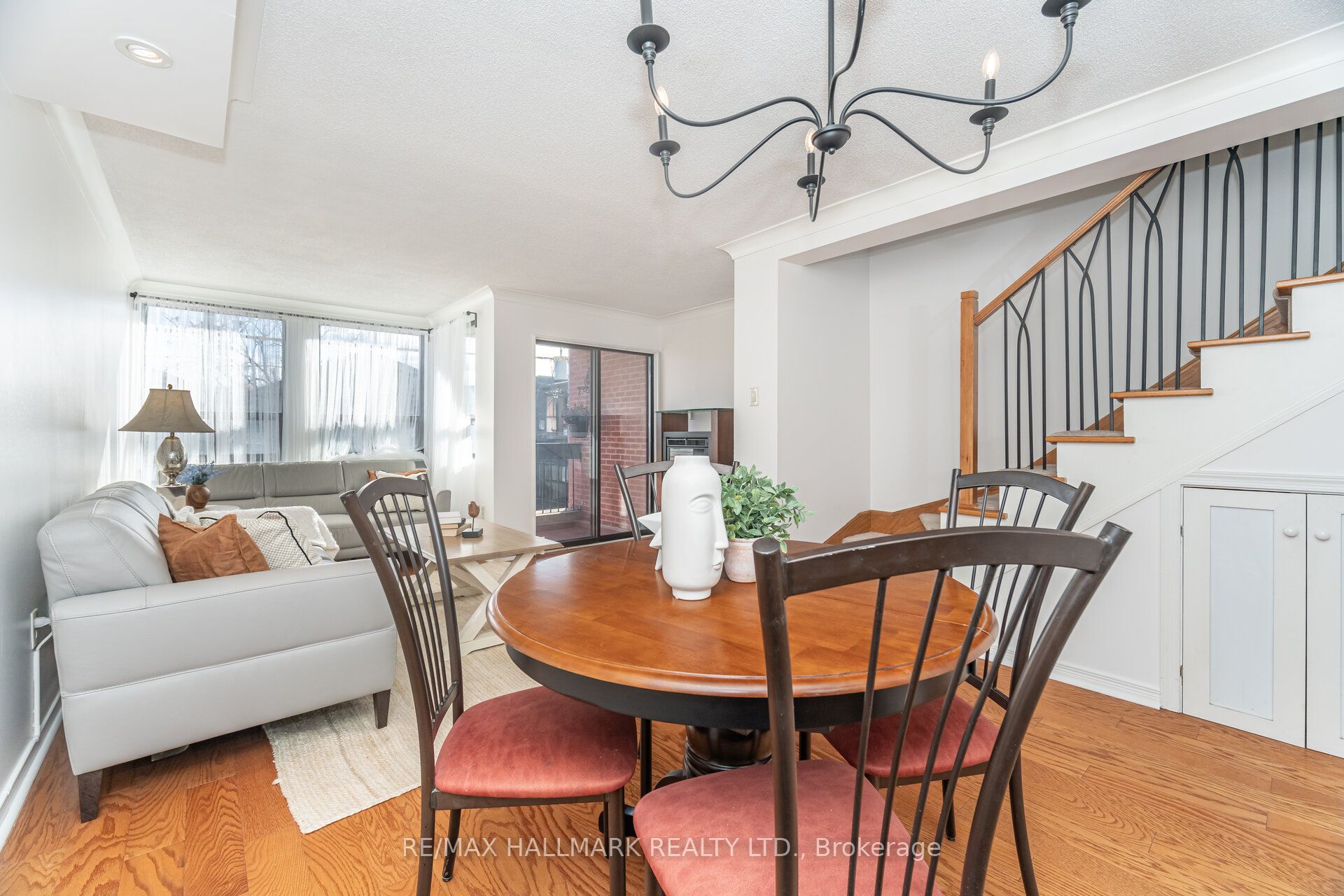 2112 Queen Street E #10 Property Photo 9