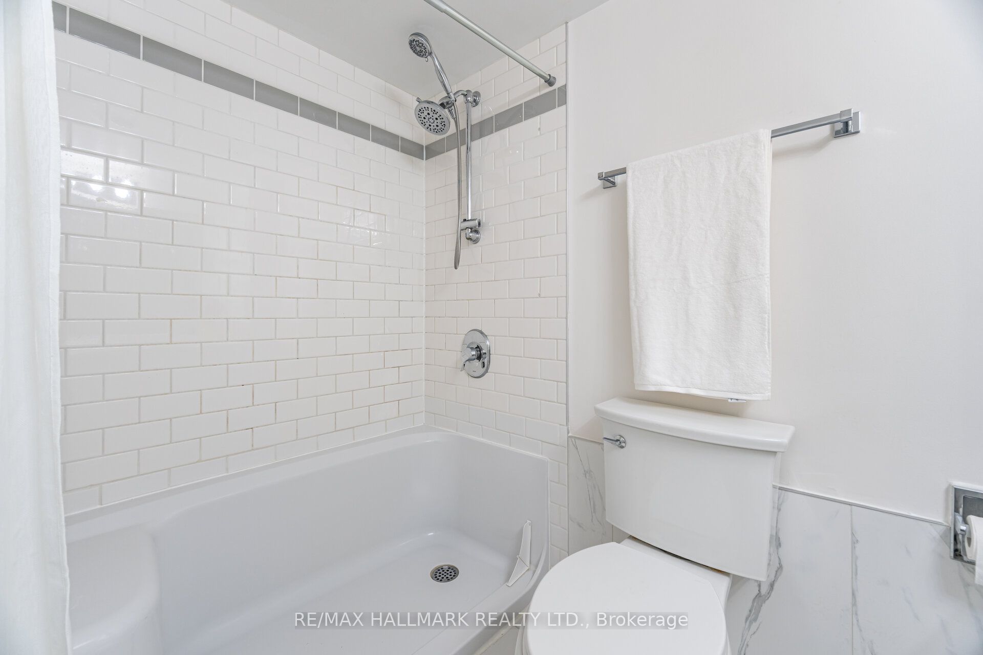 2112 Queen Street E #10 Property Photo 24