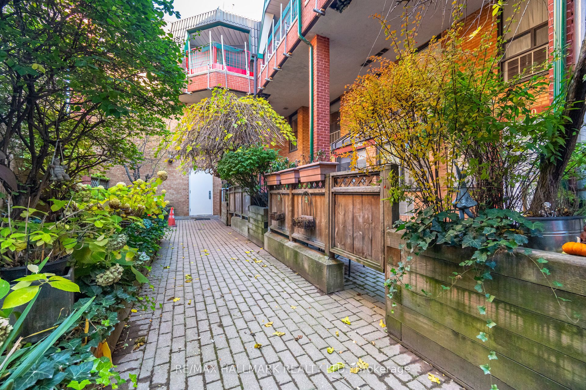 2112 Queen Street E #10 Property Photo 27