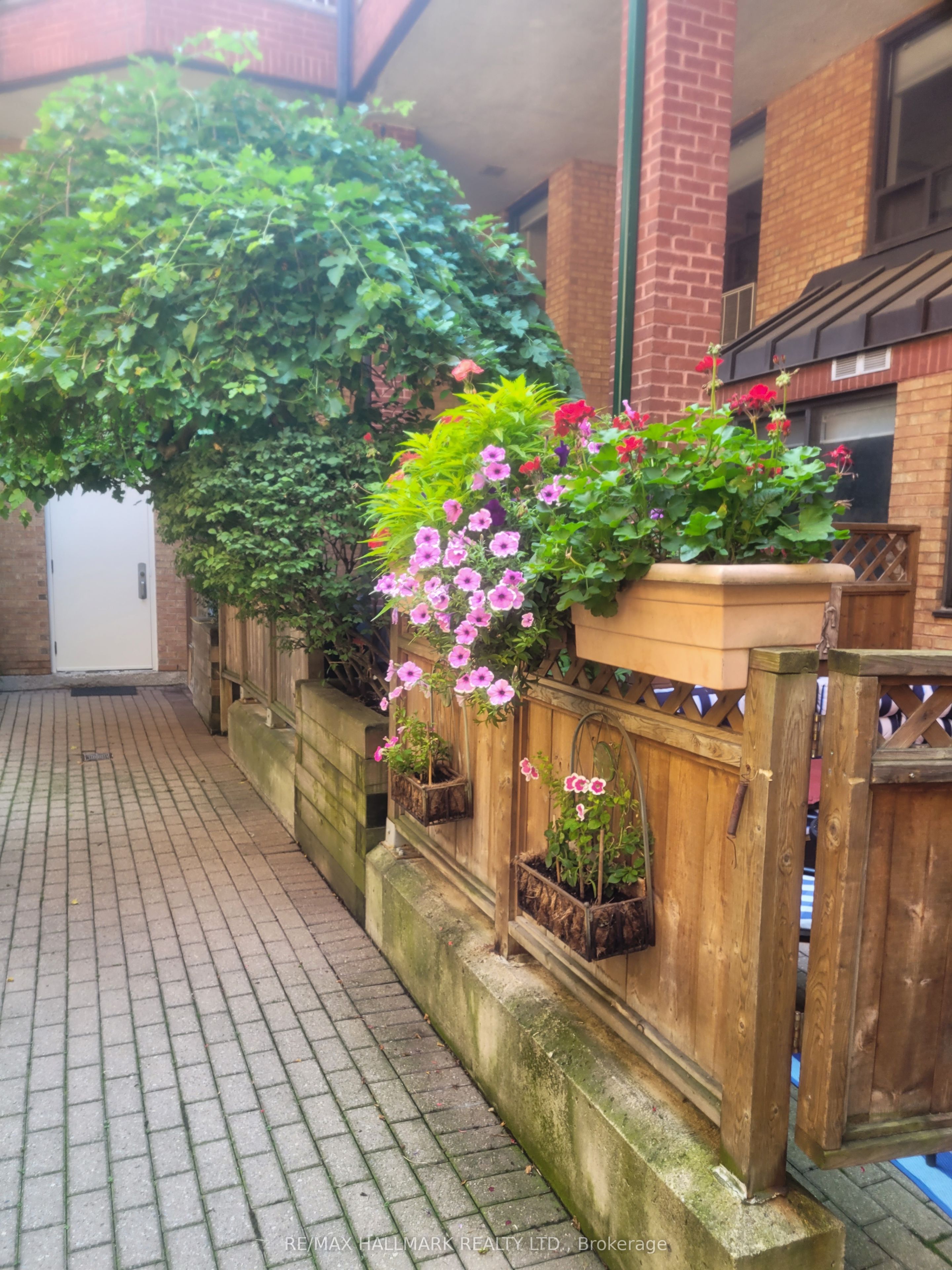 2112 Queen Street E #10 Property Photo 34