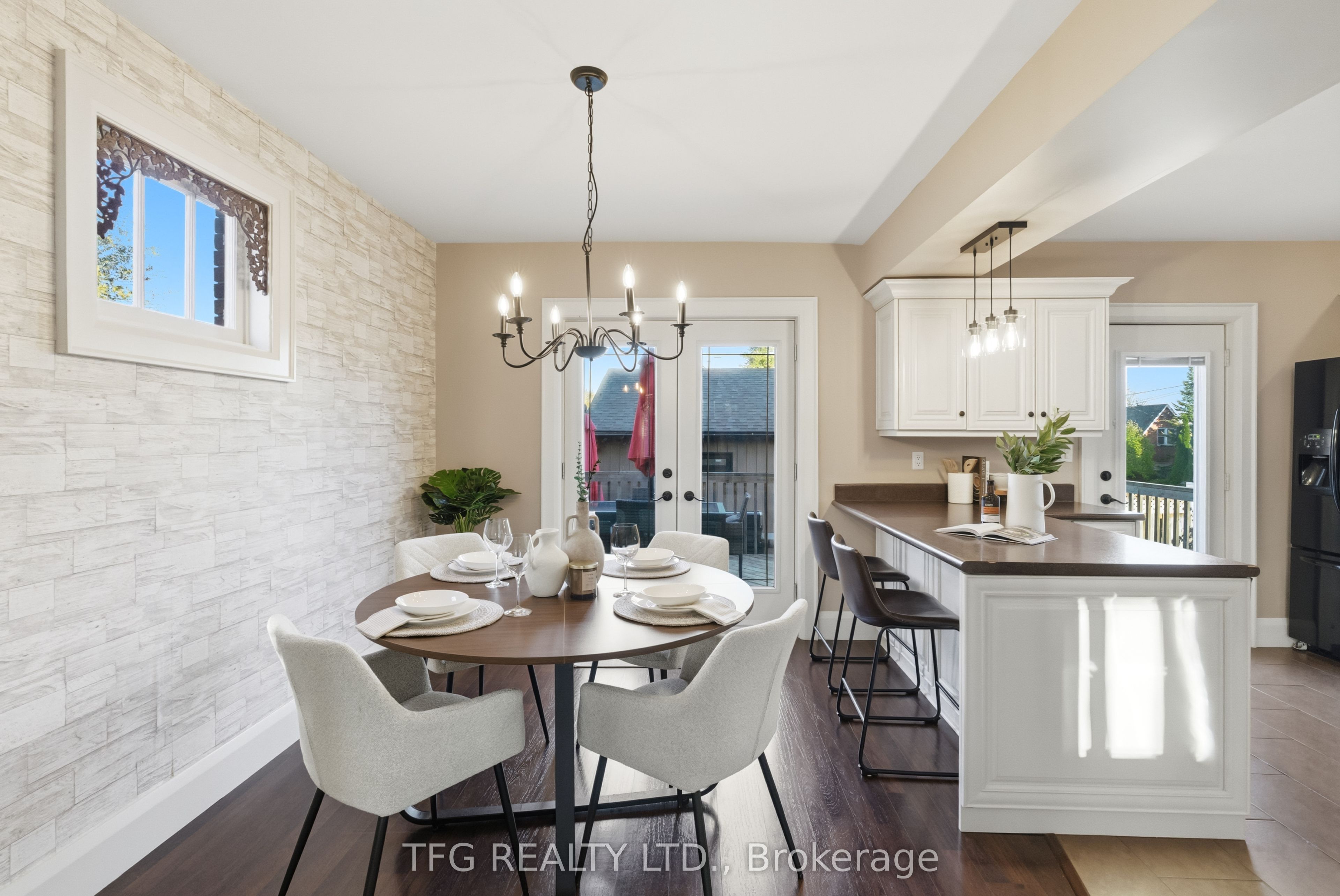 131 Roxborough Avenue Property Photo 11