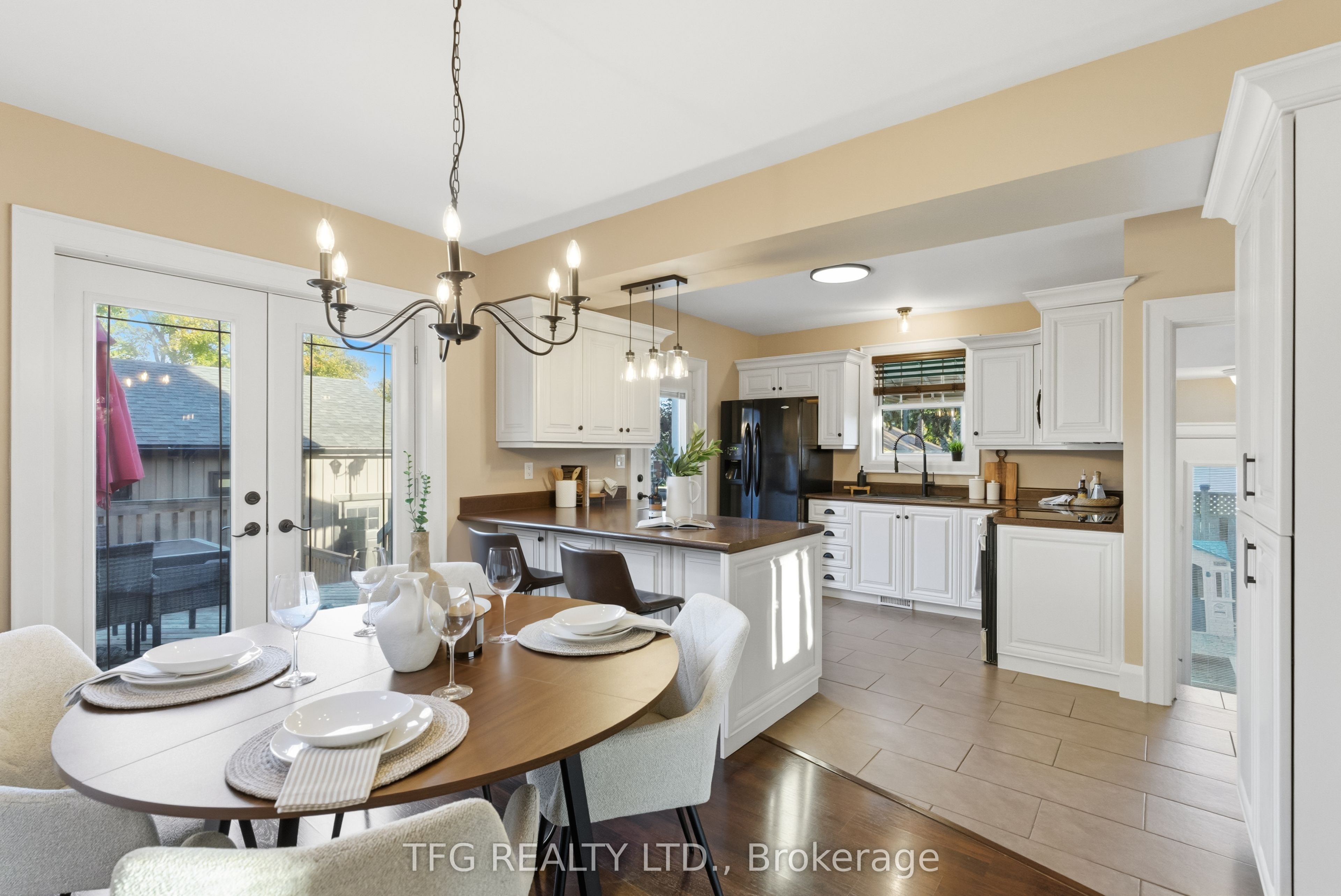 131 Roxborough Avenue Property Photo 12