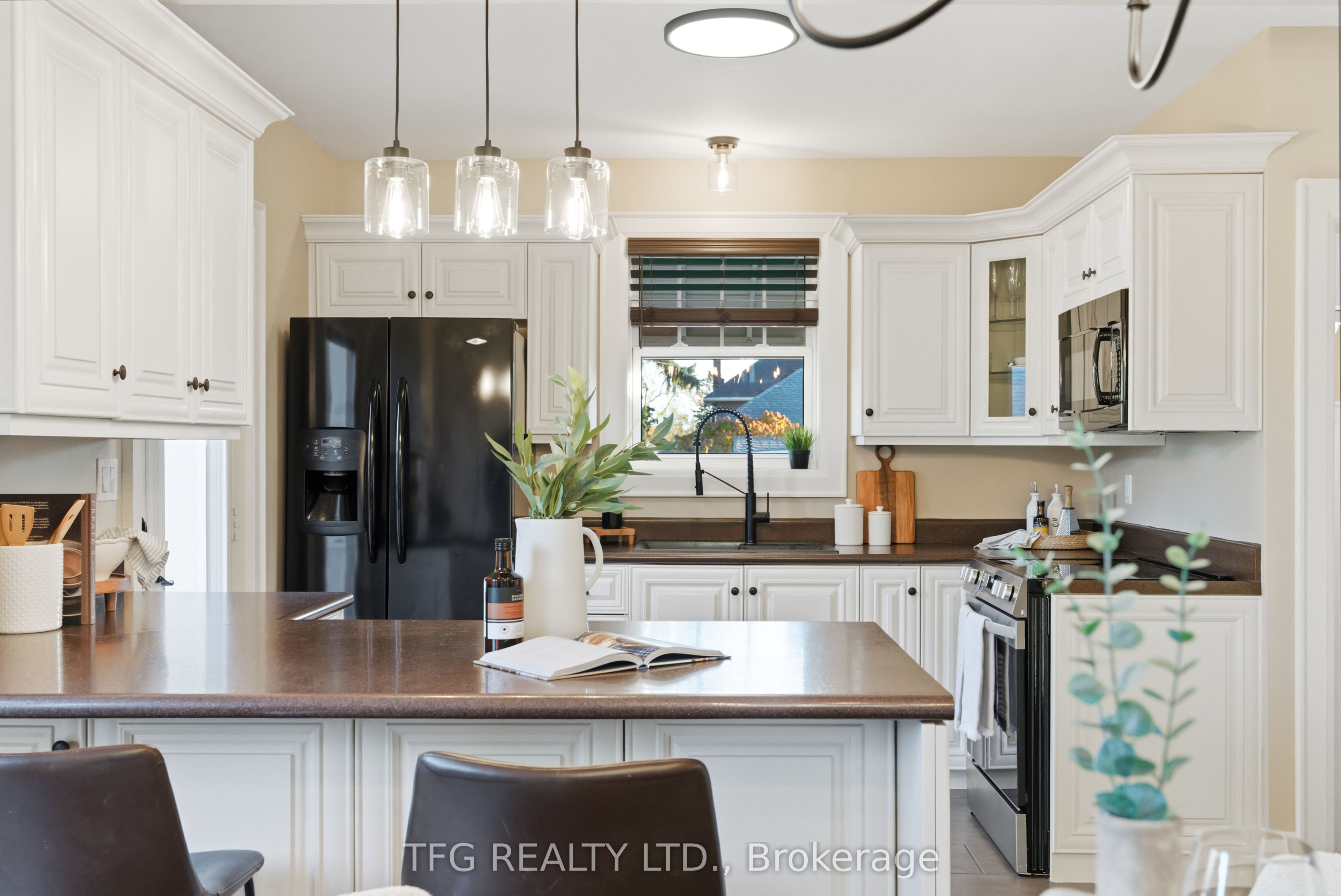 131 Roxborough Avenue Property Photo 13