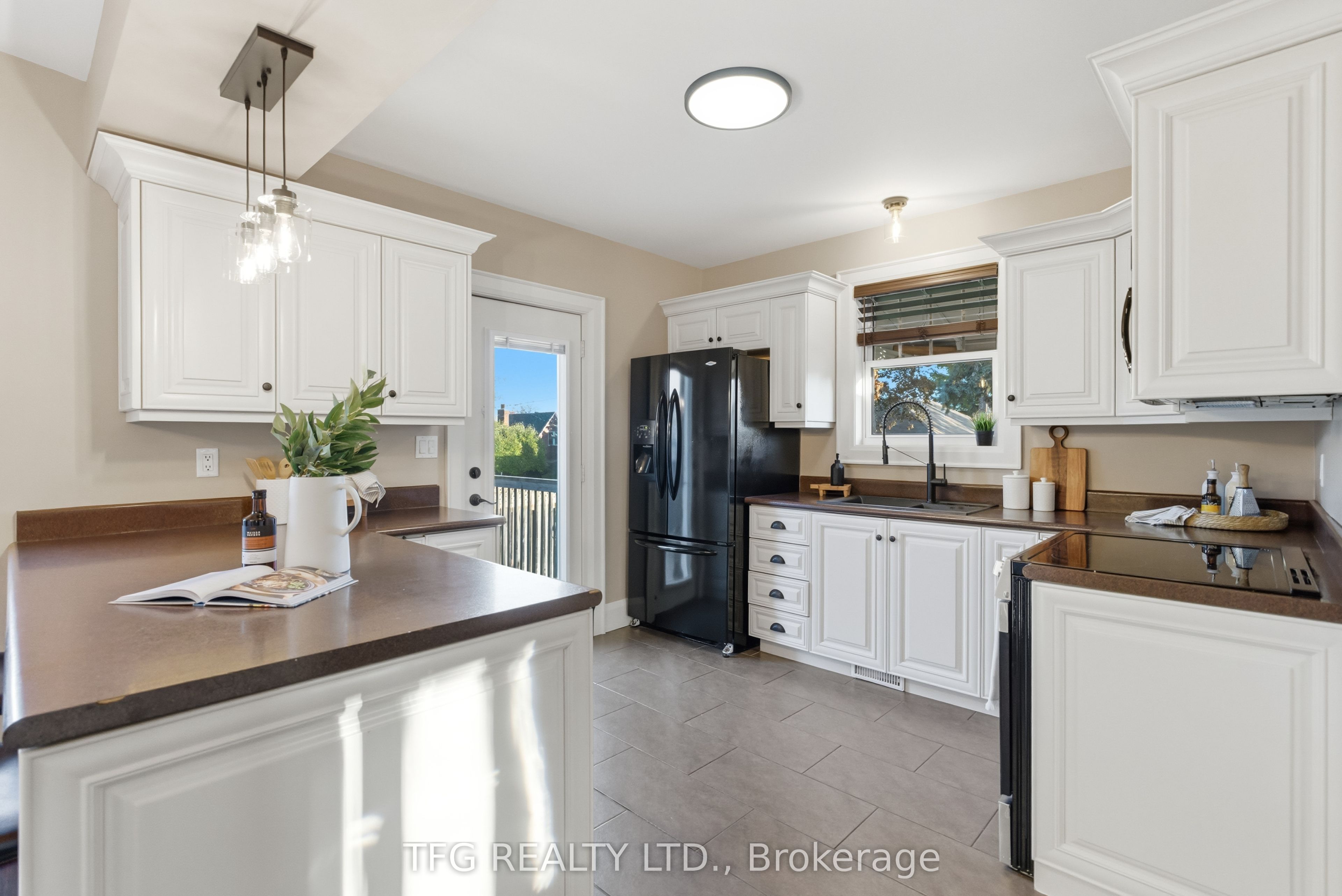 131 Roxborough Avenue Property Photo 14