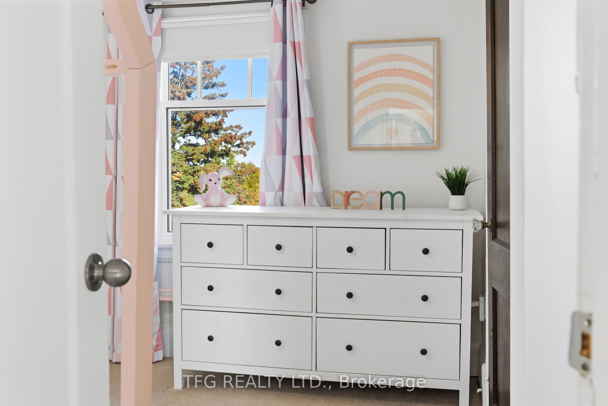 131 Roxborough Avenue Property Photo 22