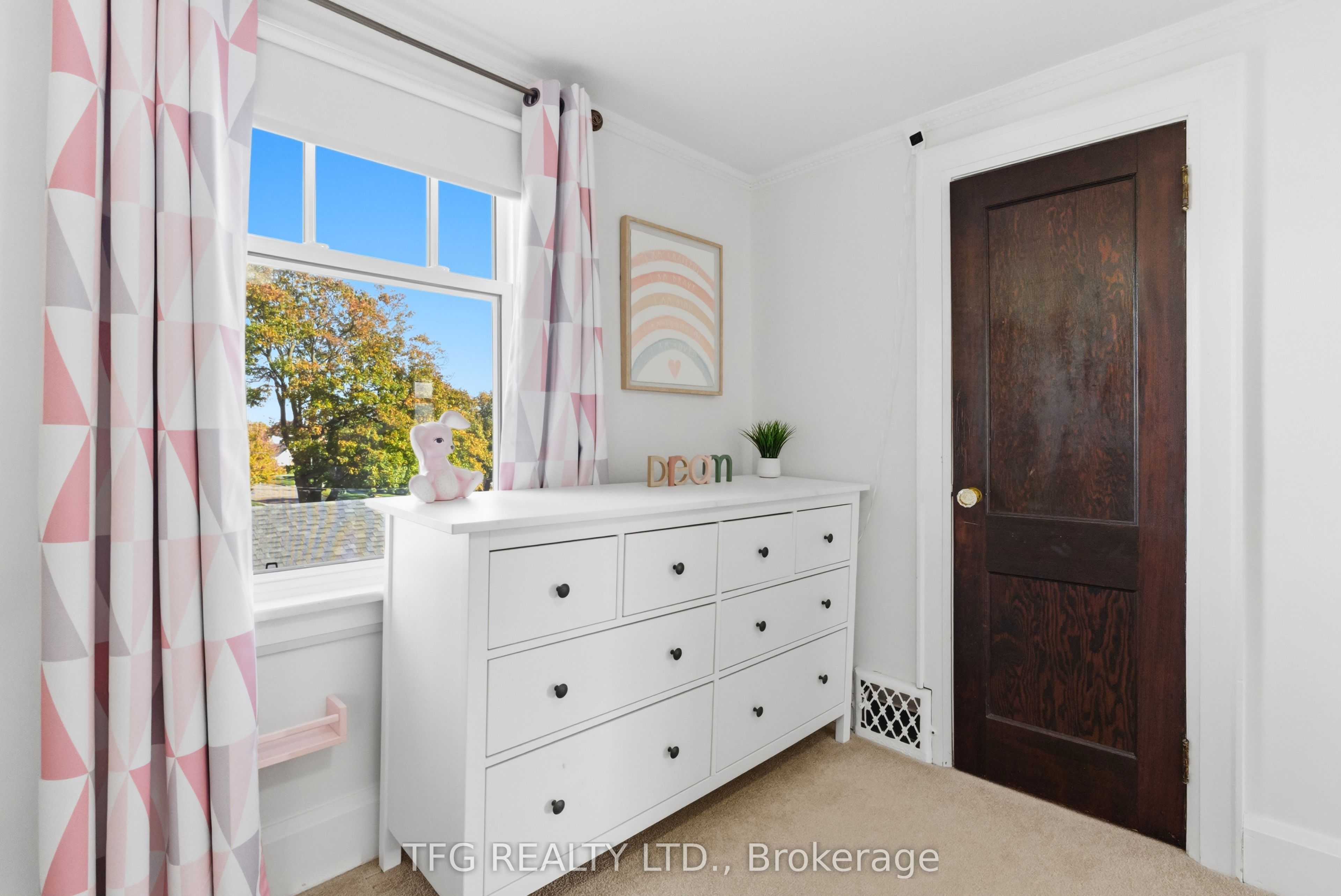 131 Roxborough Avenue Property Photo 23