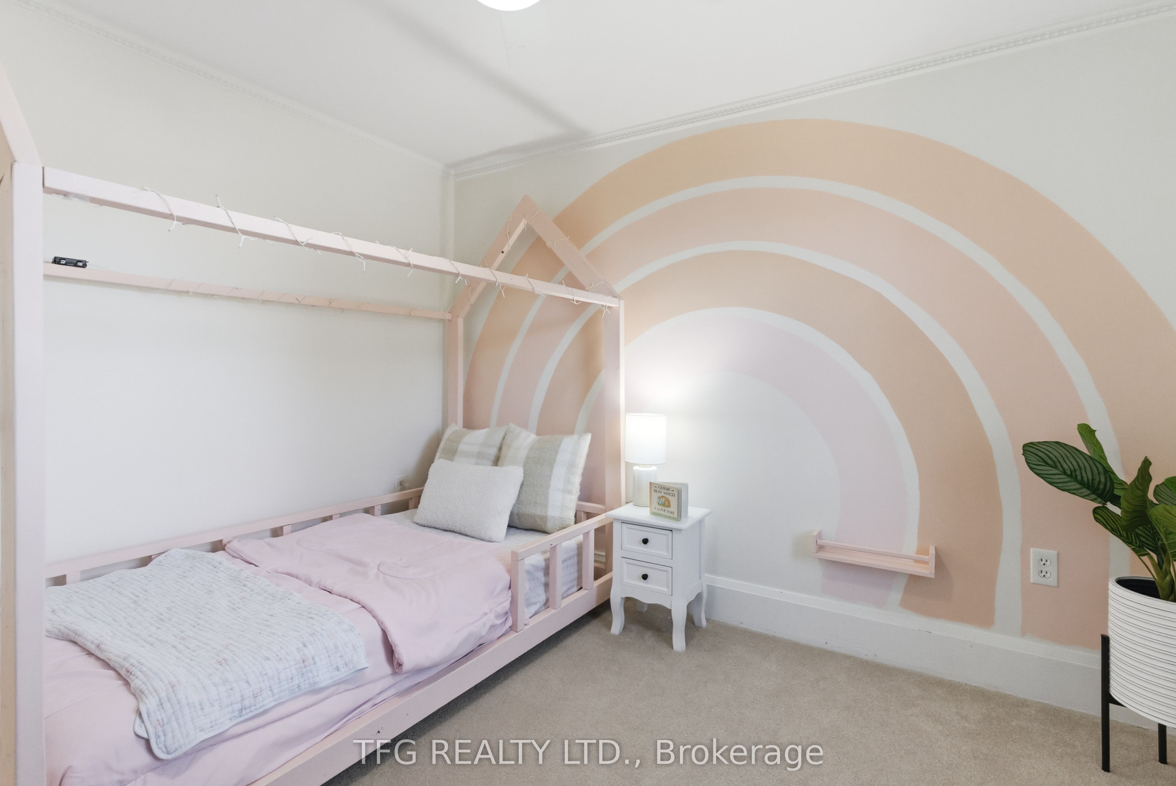 131 Roxborough Avenue Property Photo 24