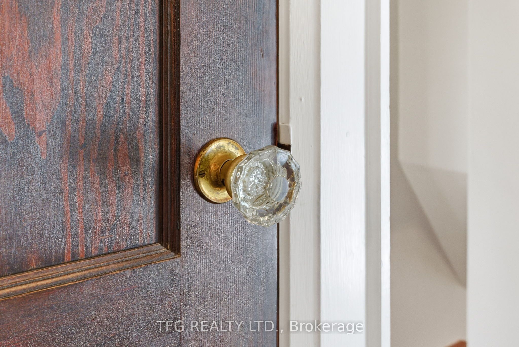 131 Roxborough Avenue Property Photo 25