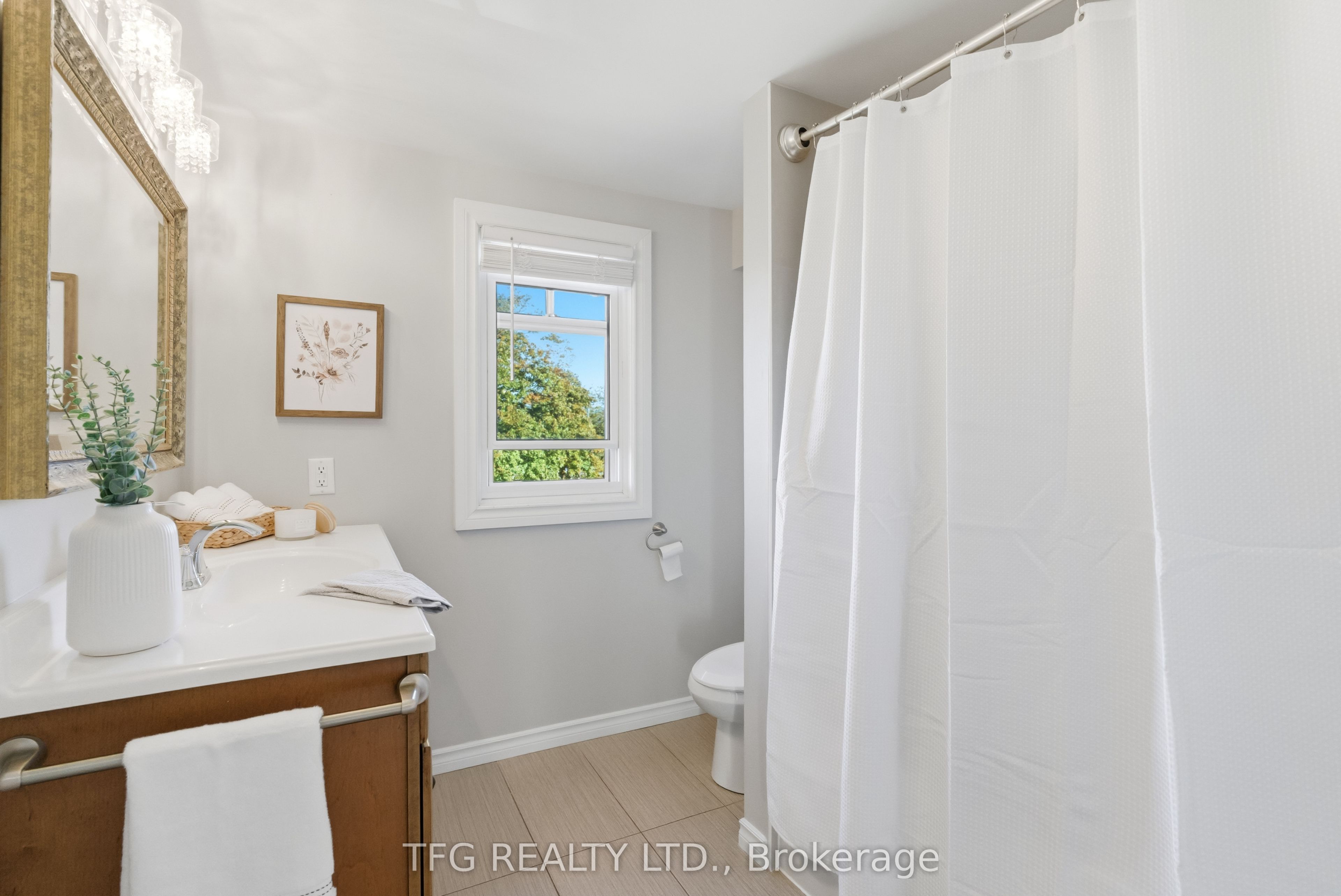 131 Roxborough Avenue Property Photo 26