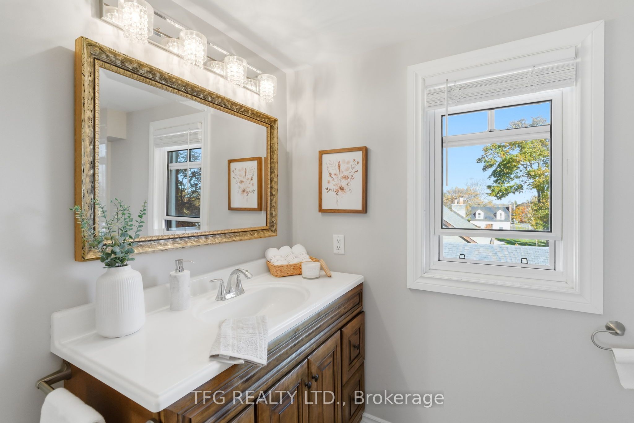 131 Roxborough Avenue Property Photo 27