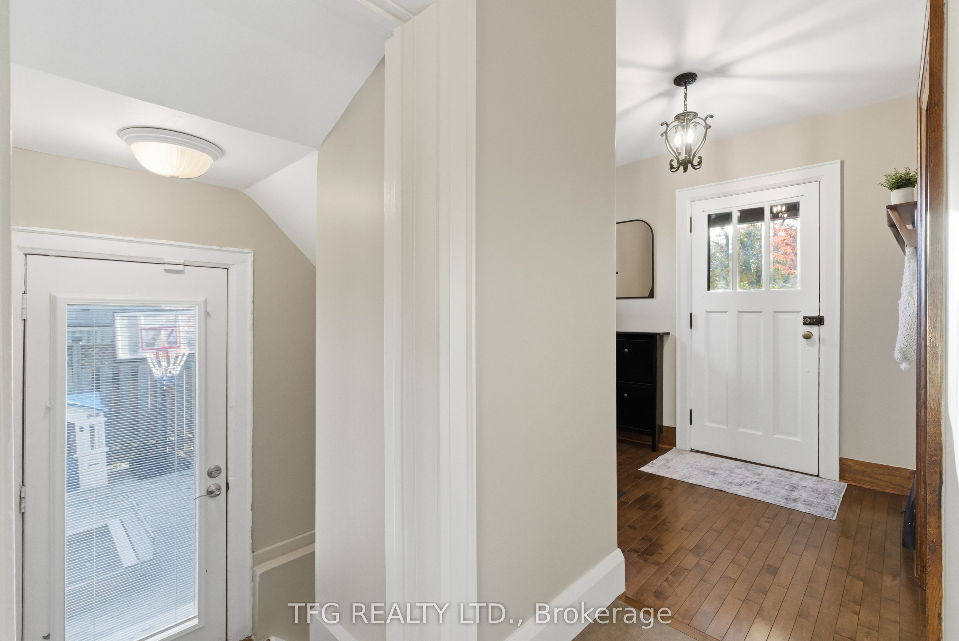 131 Roxborough Avenue Property Photo 28