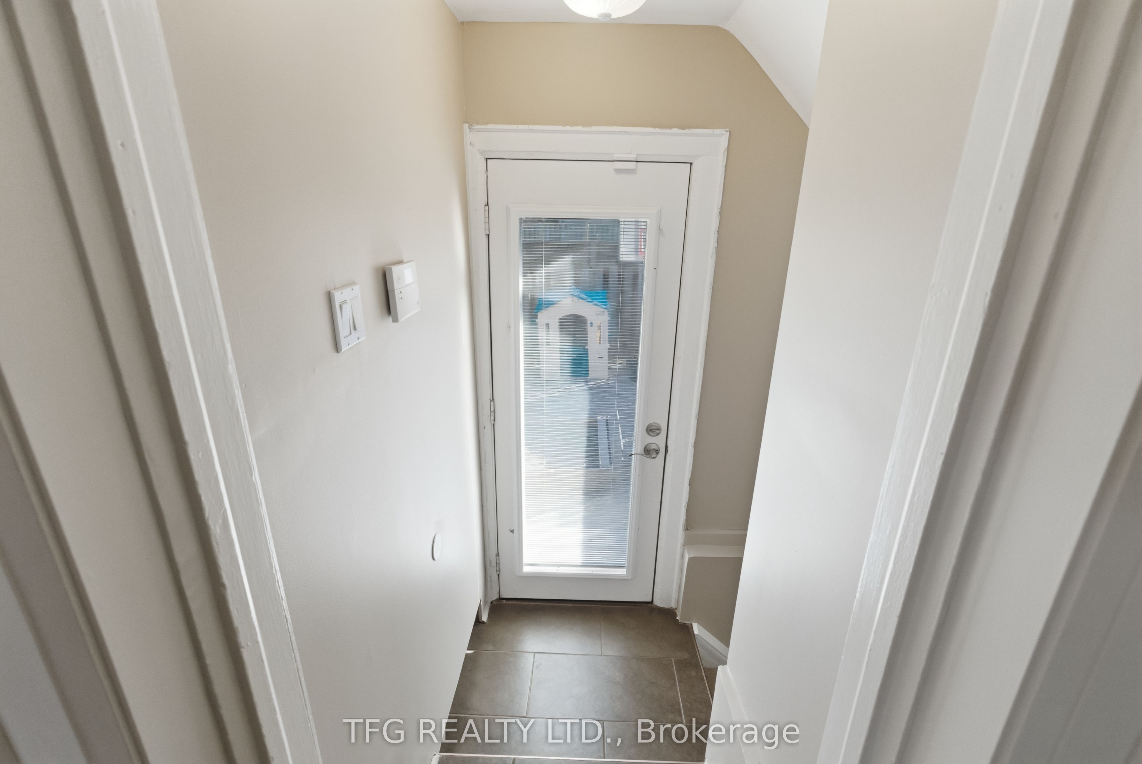 131 Roxborough Avenue Property Photo 29