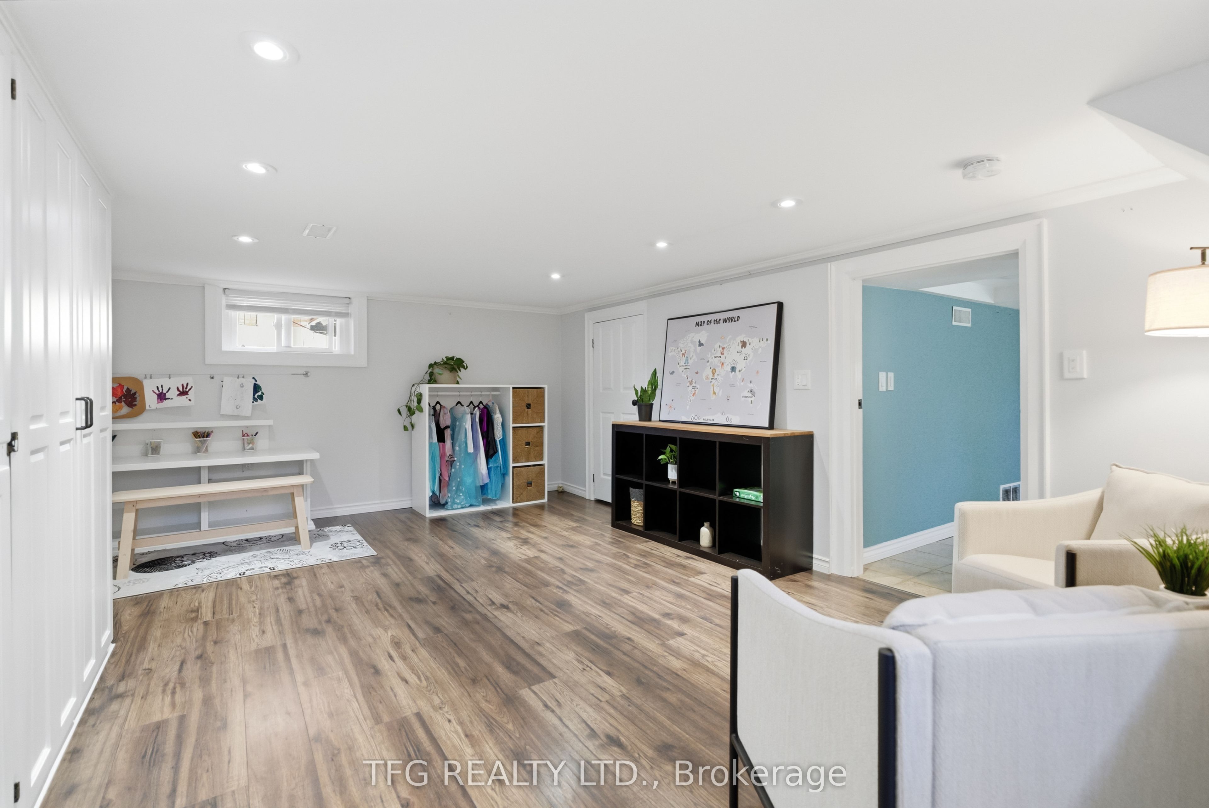 131 Roxborough Avenue Property Photo 30