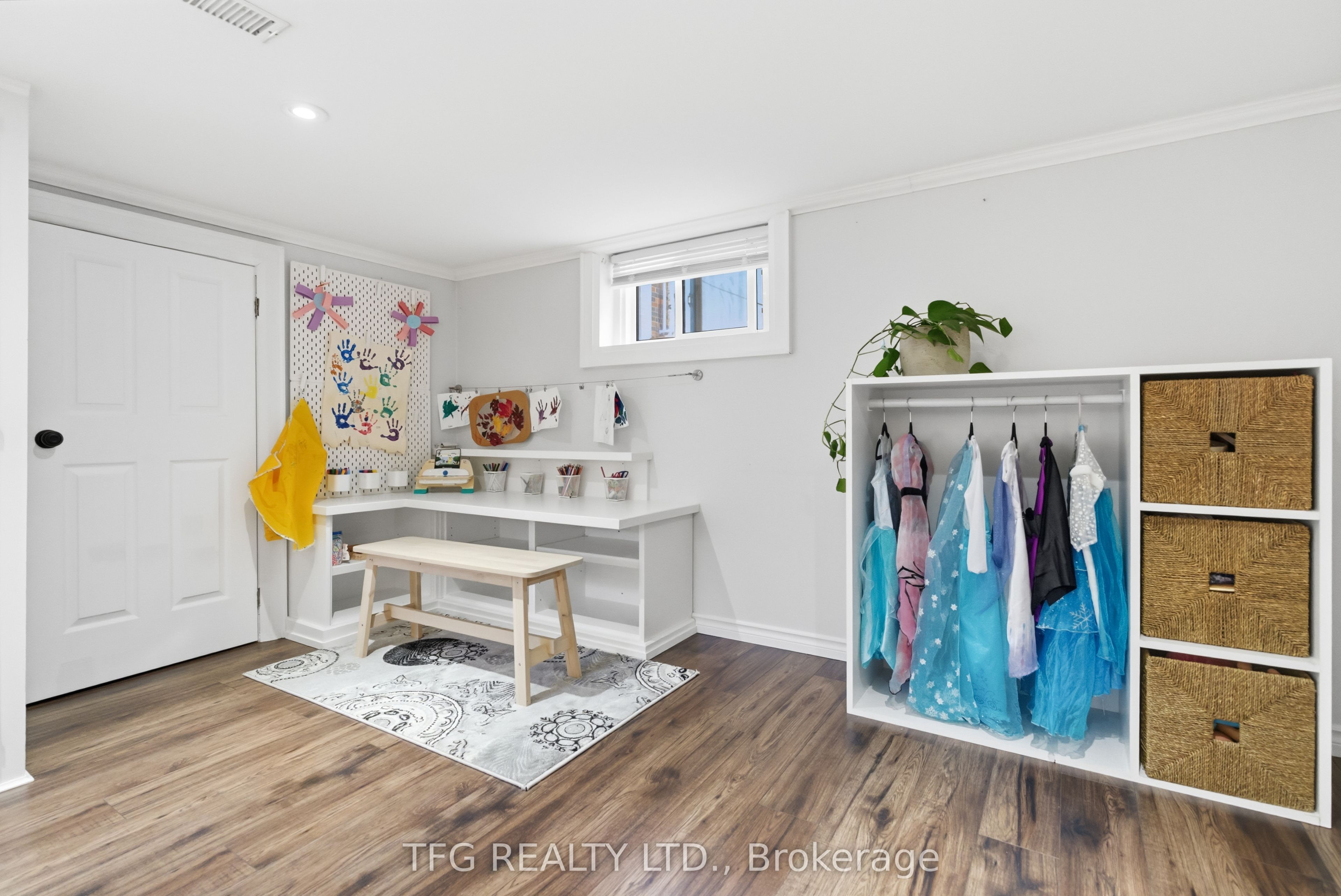 131 Roxborough Avenue Property Photo 31