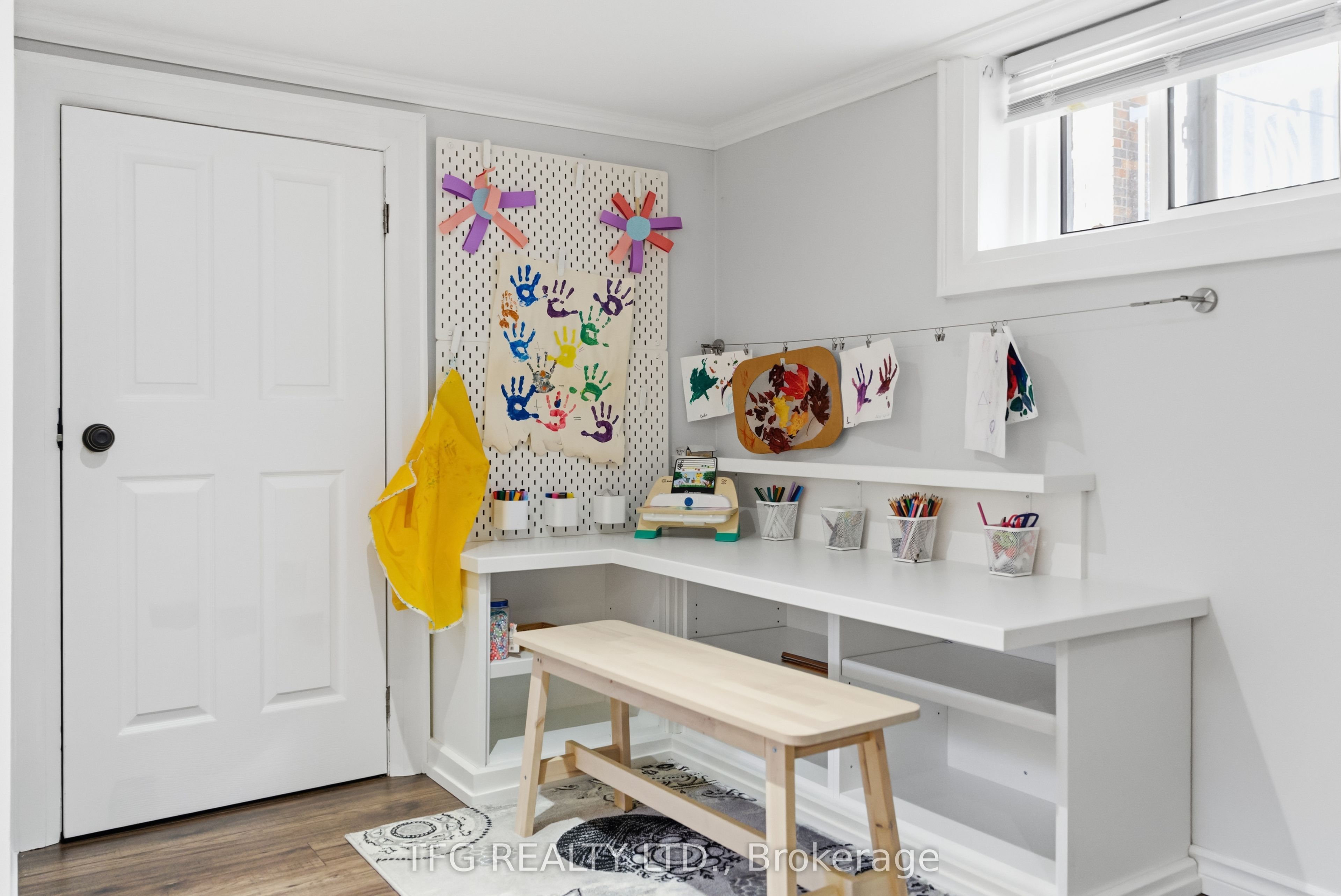 131 Roxborough Avenue Property Photo 32