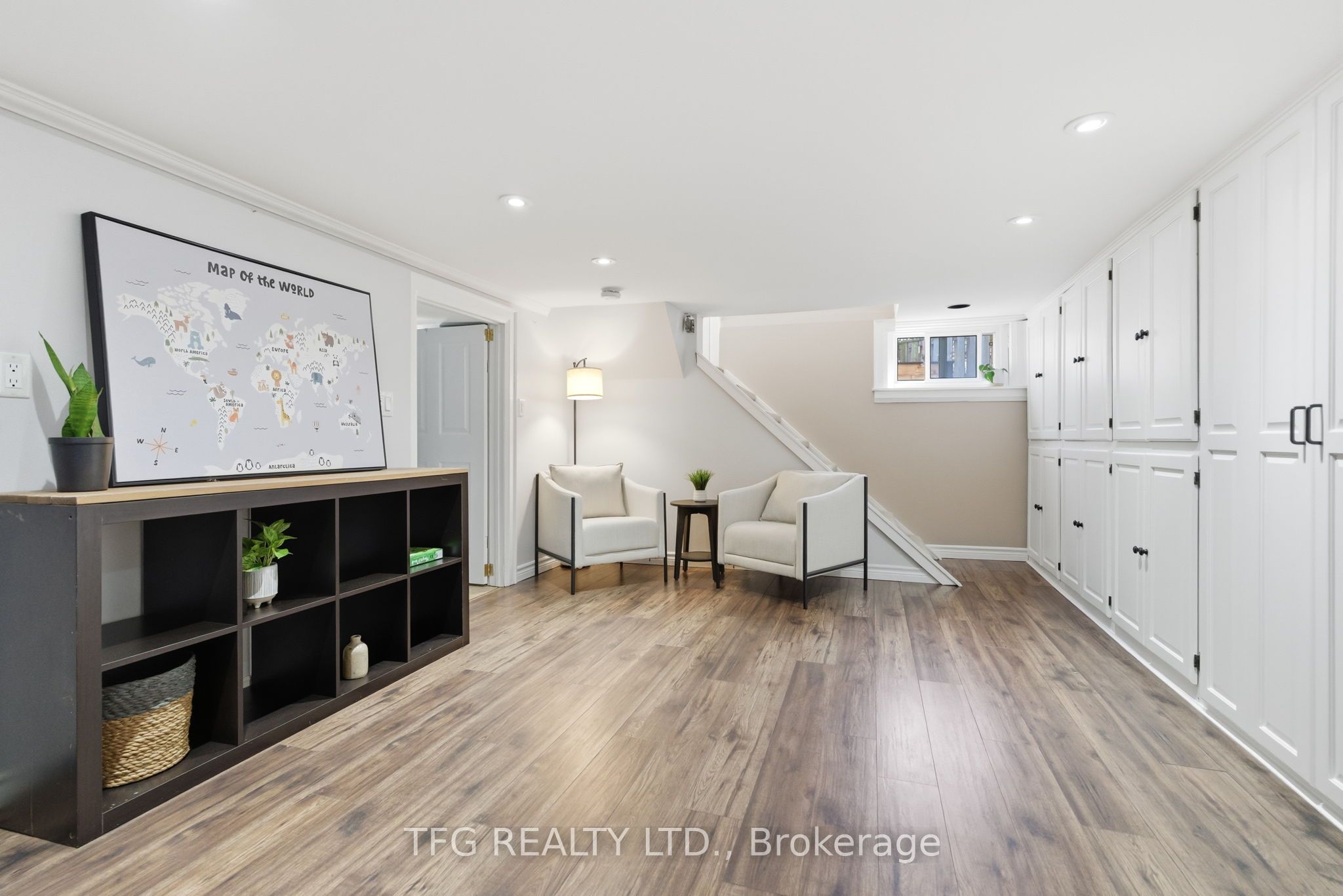 131 Roxborough Avenue Property Photo 33