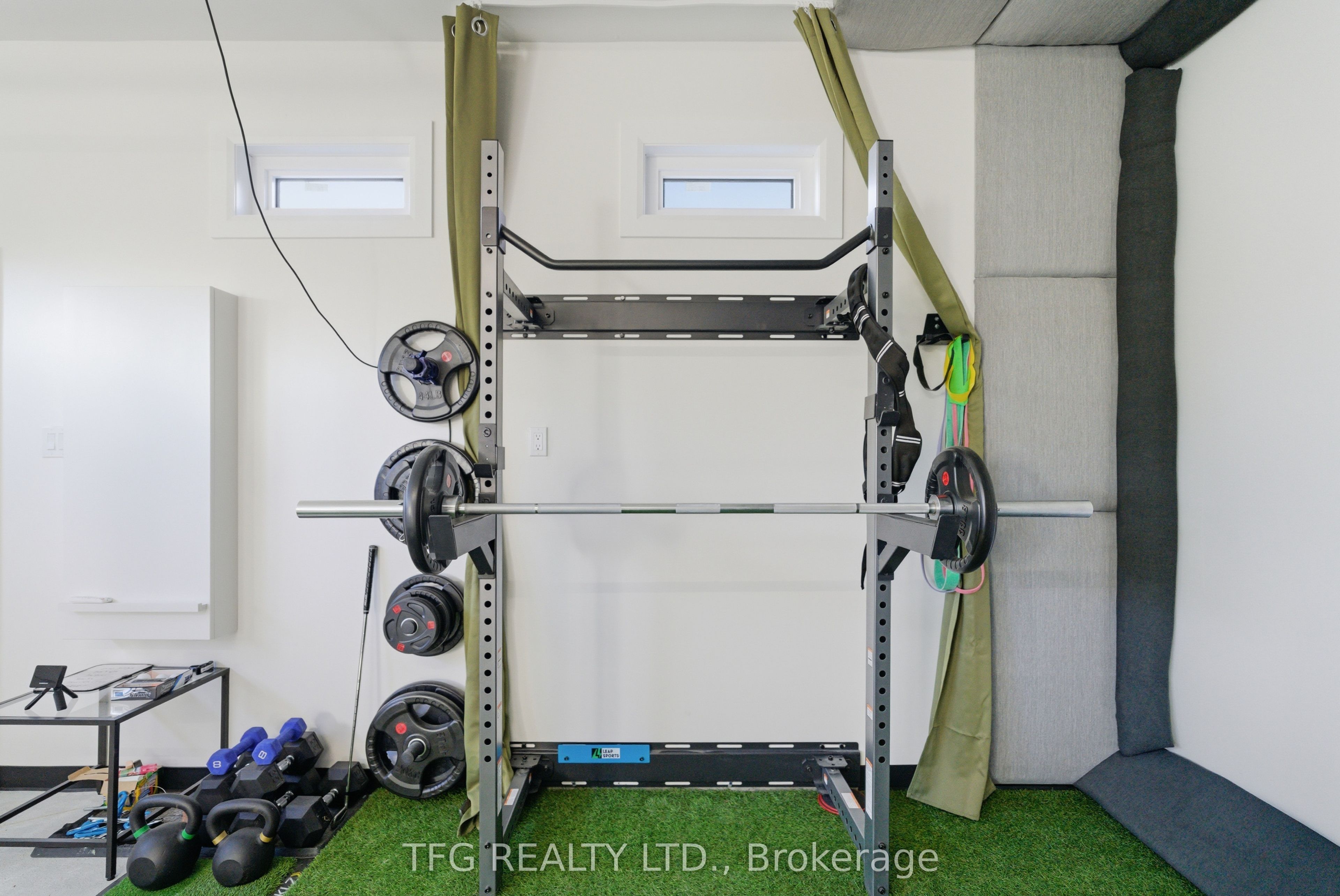 131 Roxborough Avenue Property Photo 37