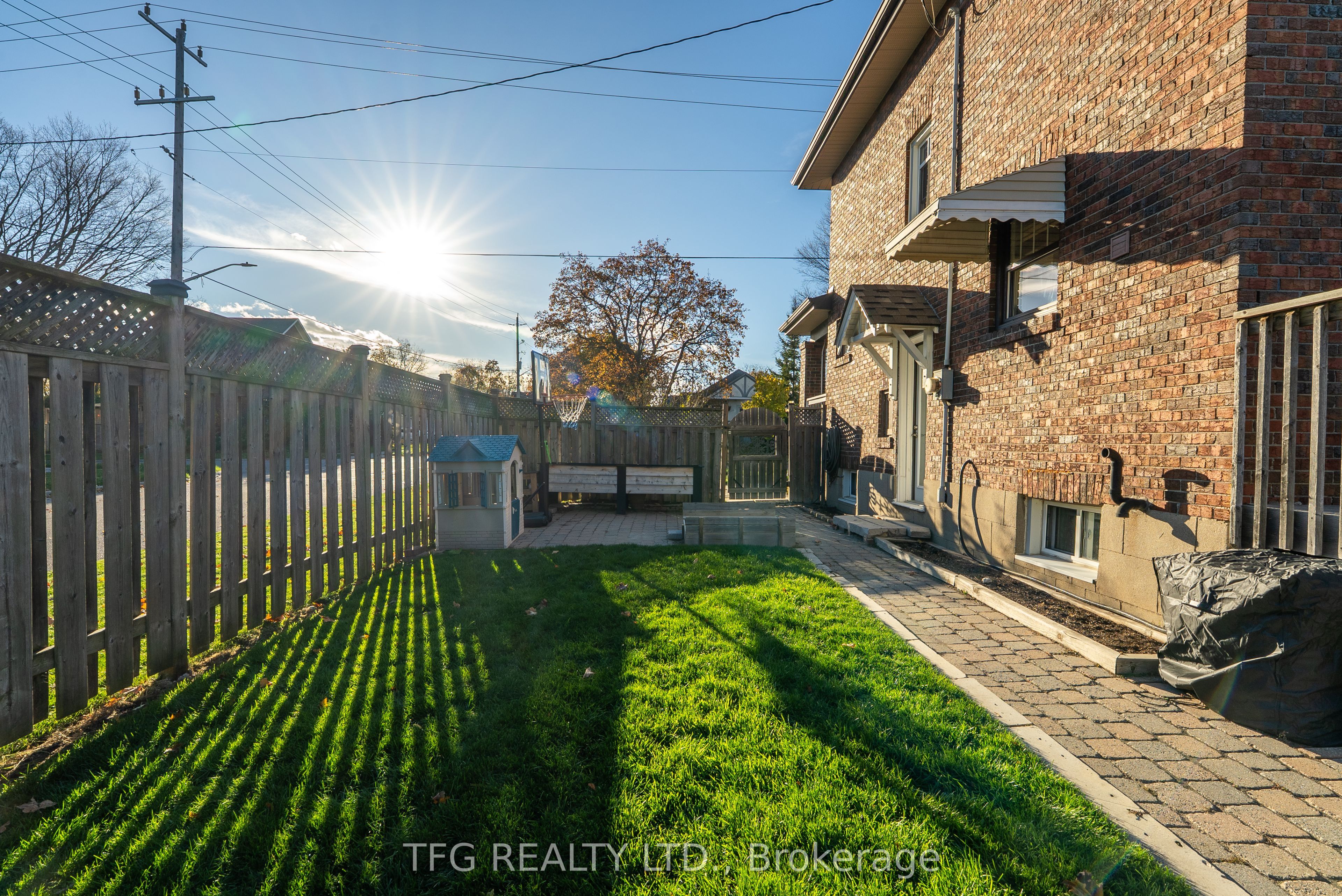 131 Roxborough Avenue Property Photo 42