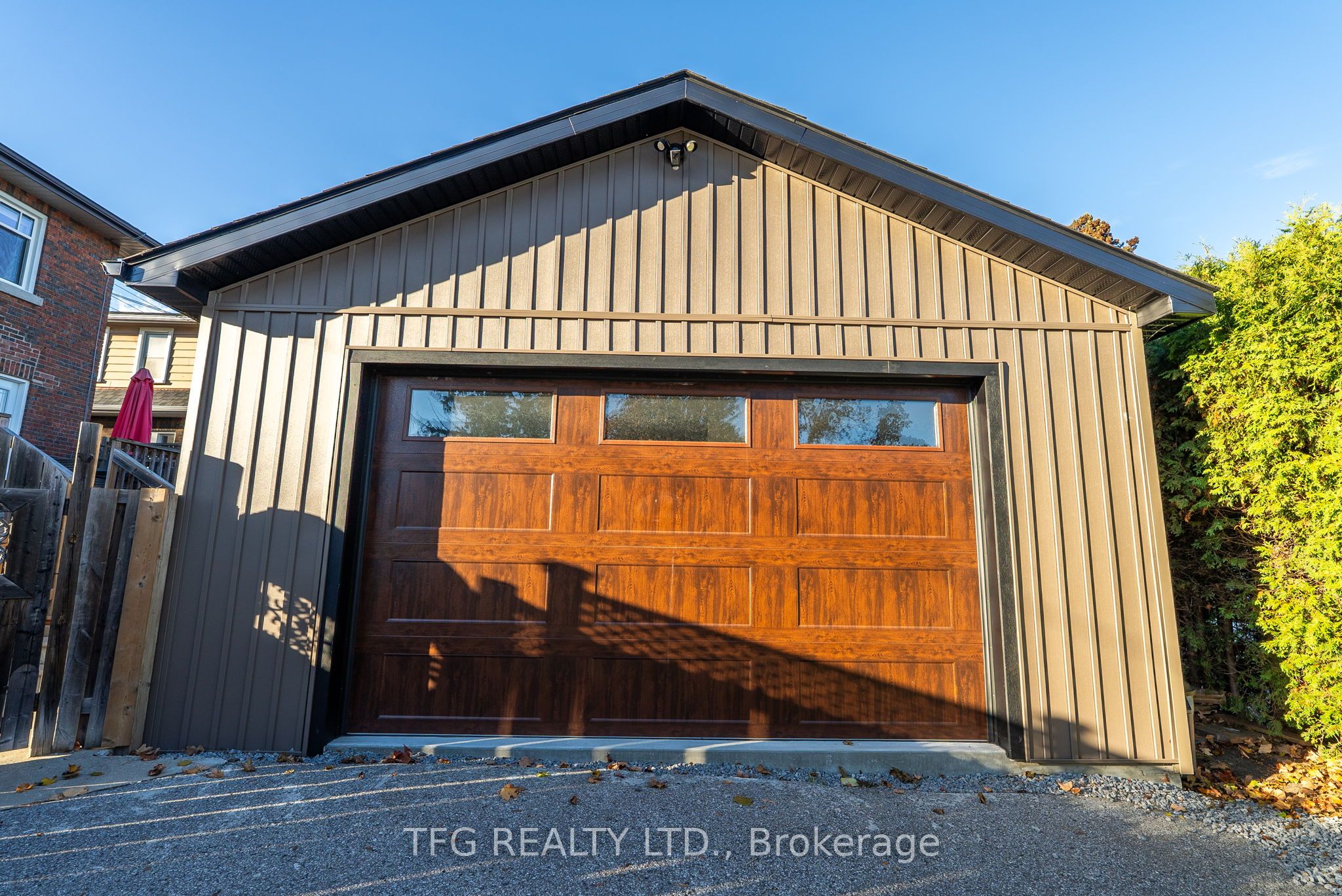 131 Roxborough Avenue Property Photo 44