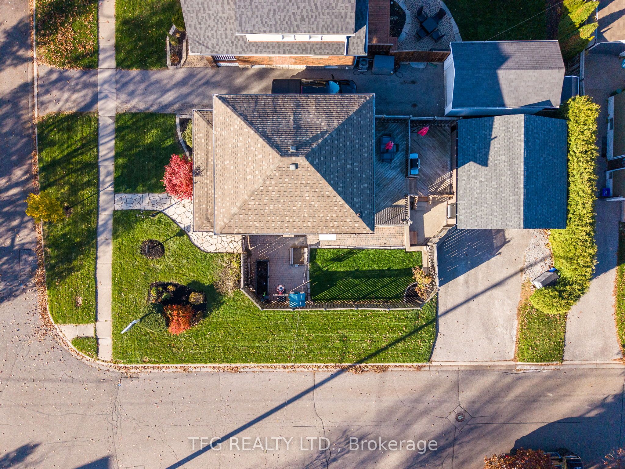 131 Roxborough Avenue Property Photo 46