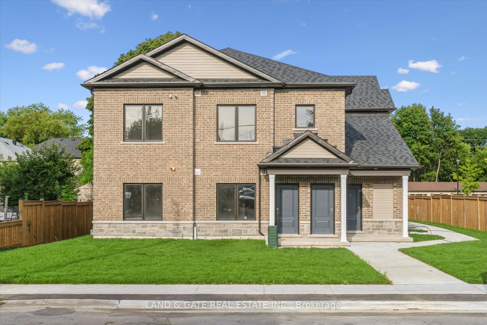 223 Albert St Property Photo 3