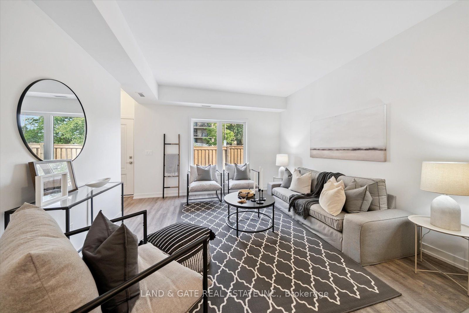 223 Albert St Property Photo 7