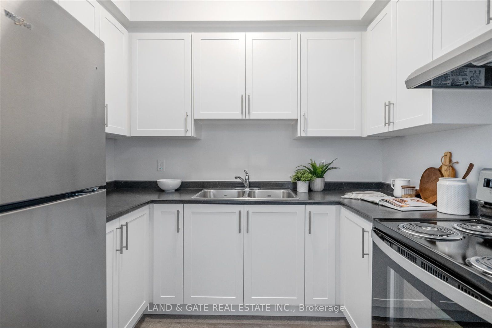 223 Albert St Property Photo 15