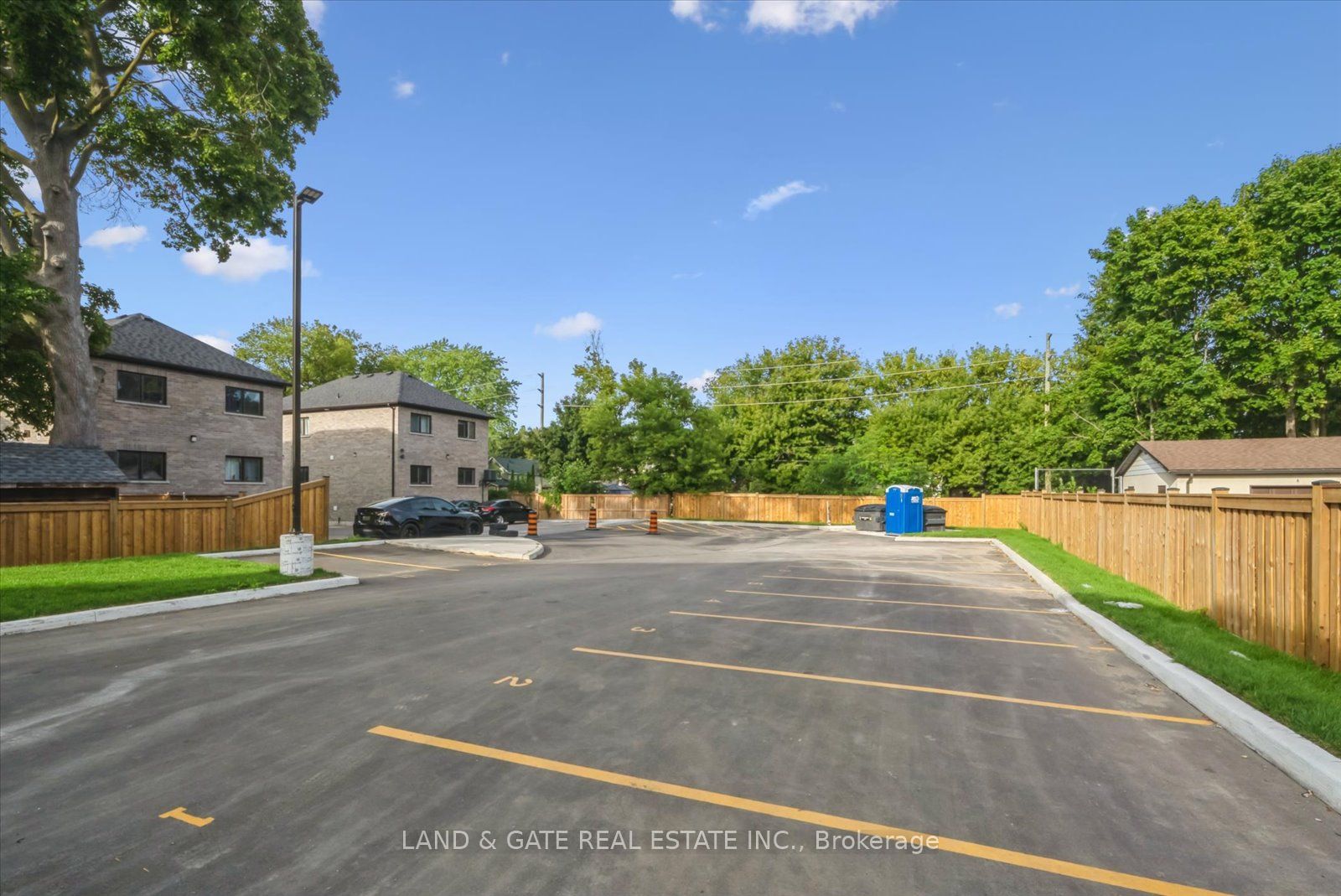 223 Albert St Property Photo 30