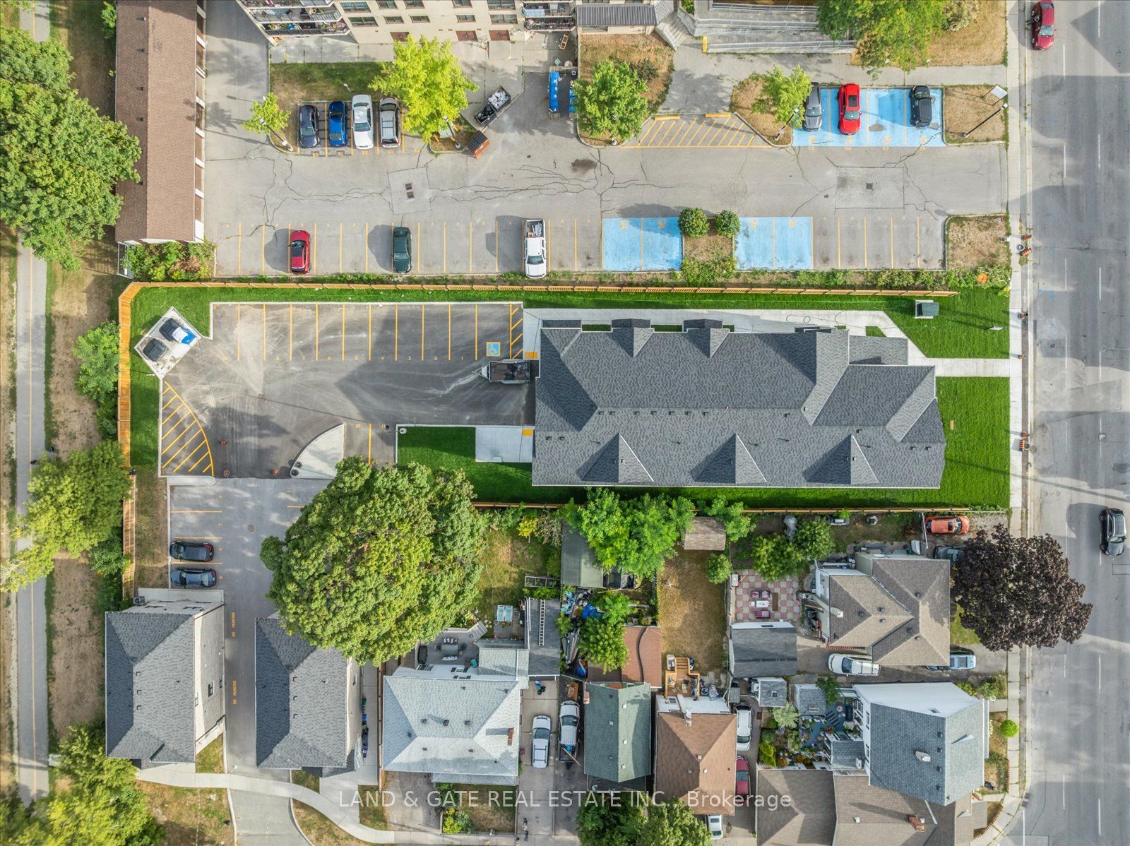 223 Albert St Property Photo 31