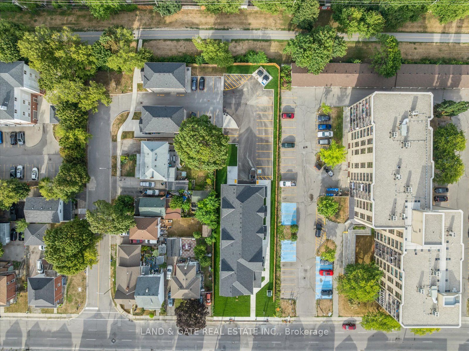 223 Albert St Property Photo 32