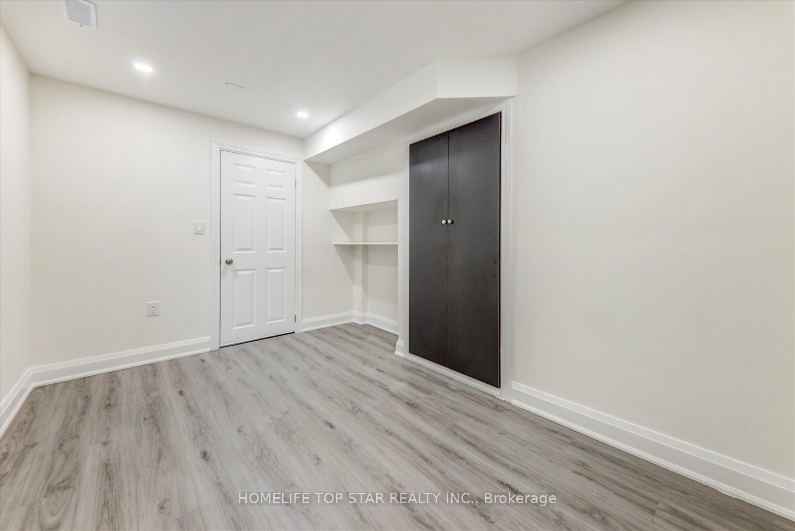 28 Willowbrook Dr Property Photo 7