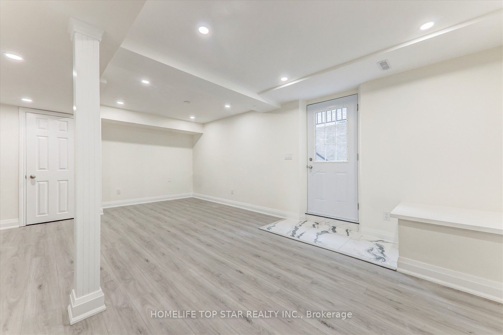 28 Willowbrook Dr Property Photo 8