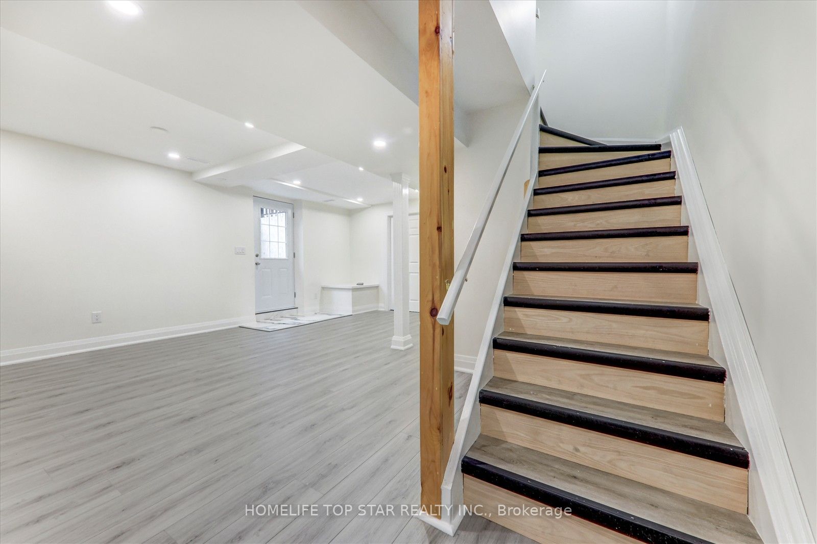 28 Willowbrook Dr Property Photo 10