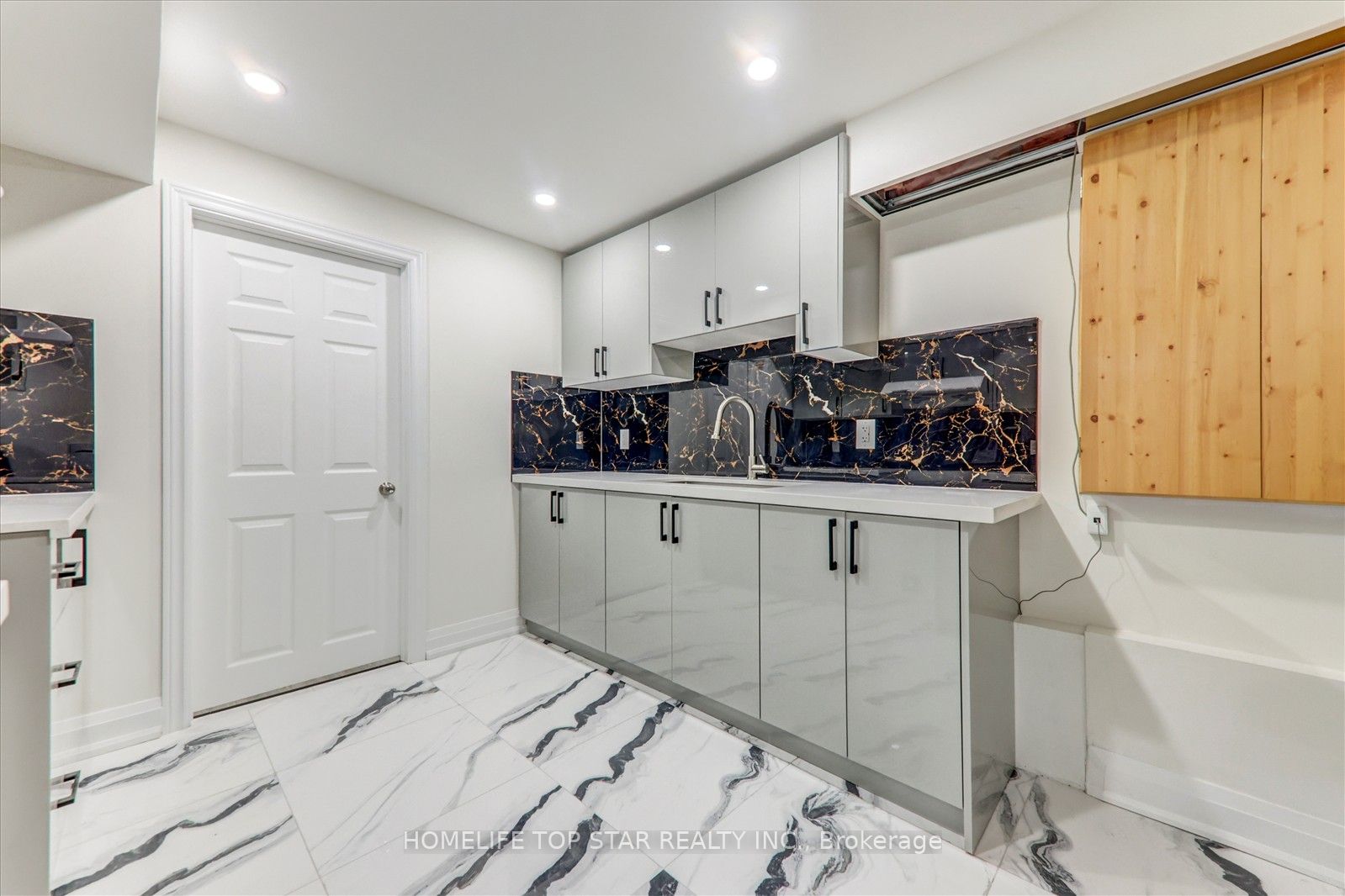 28 Willowbrook Dr Property Photo 14