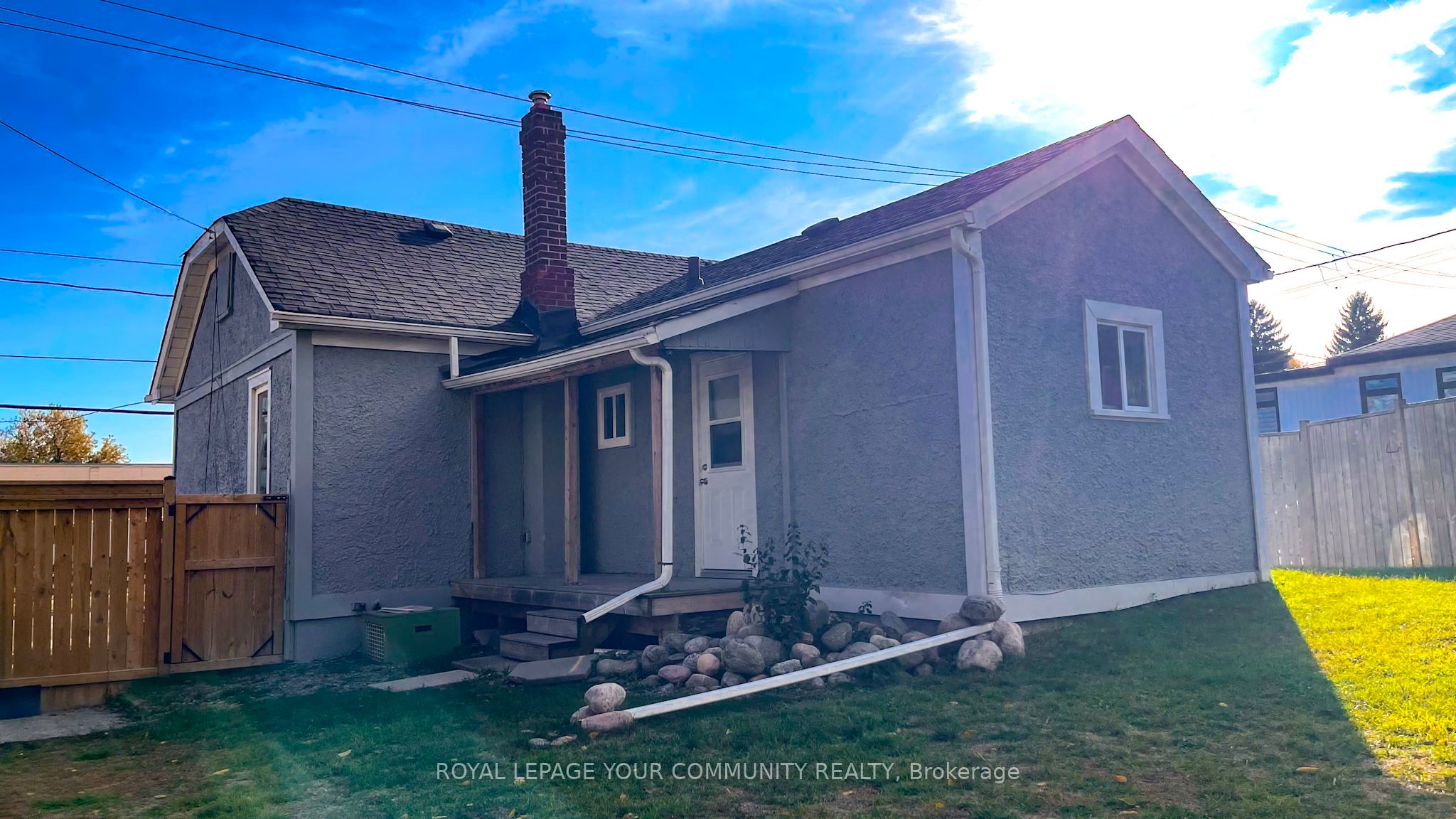 118 John St E Property Photo 7