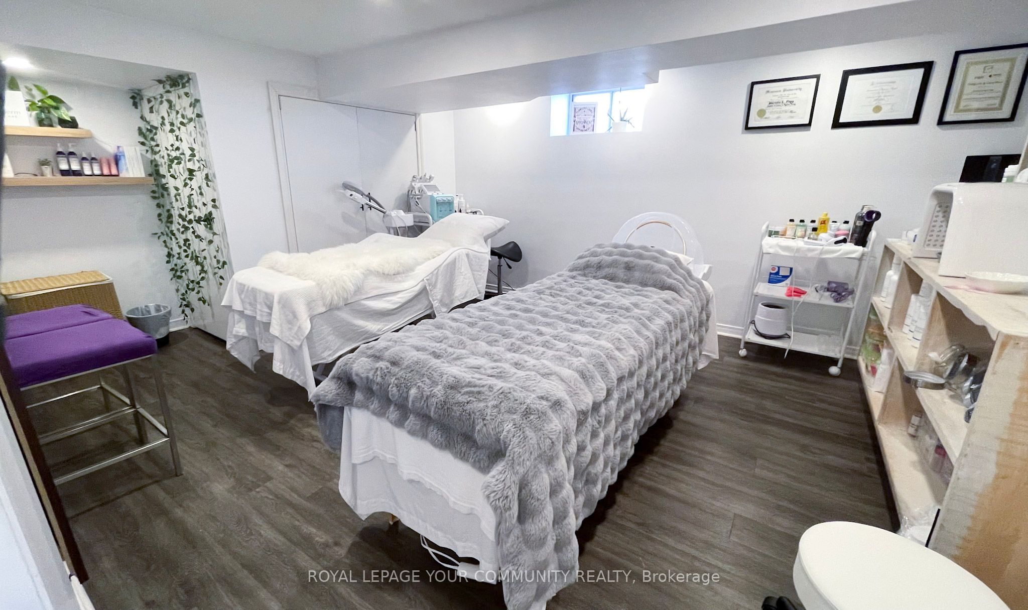 118 John St E Property Photo 9