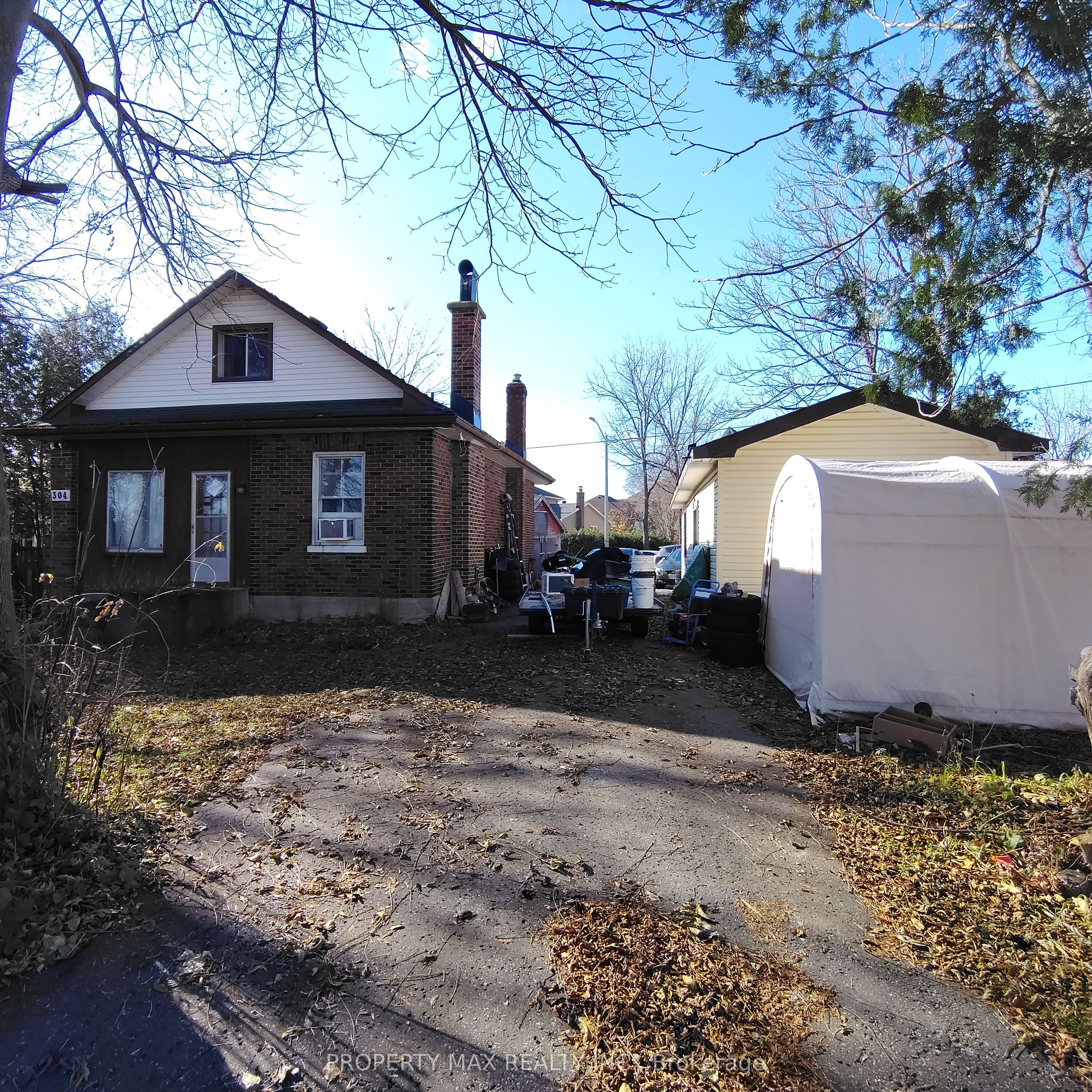 304 West Scugog Lane Property Photo 1