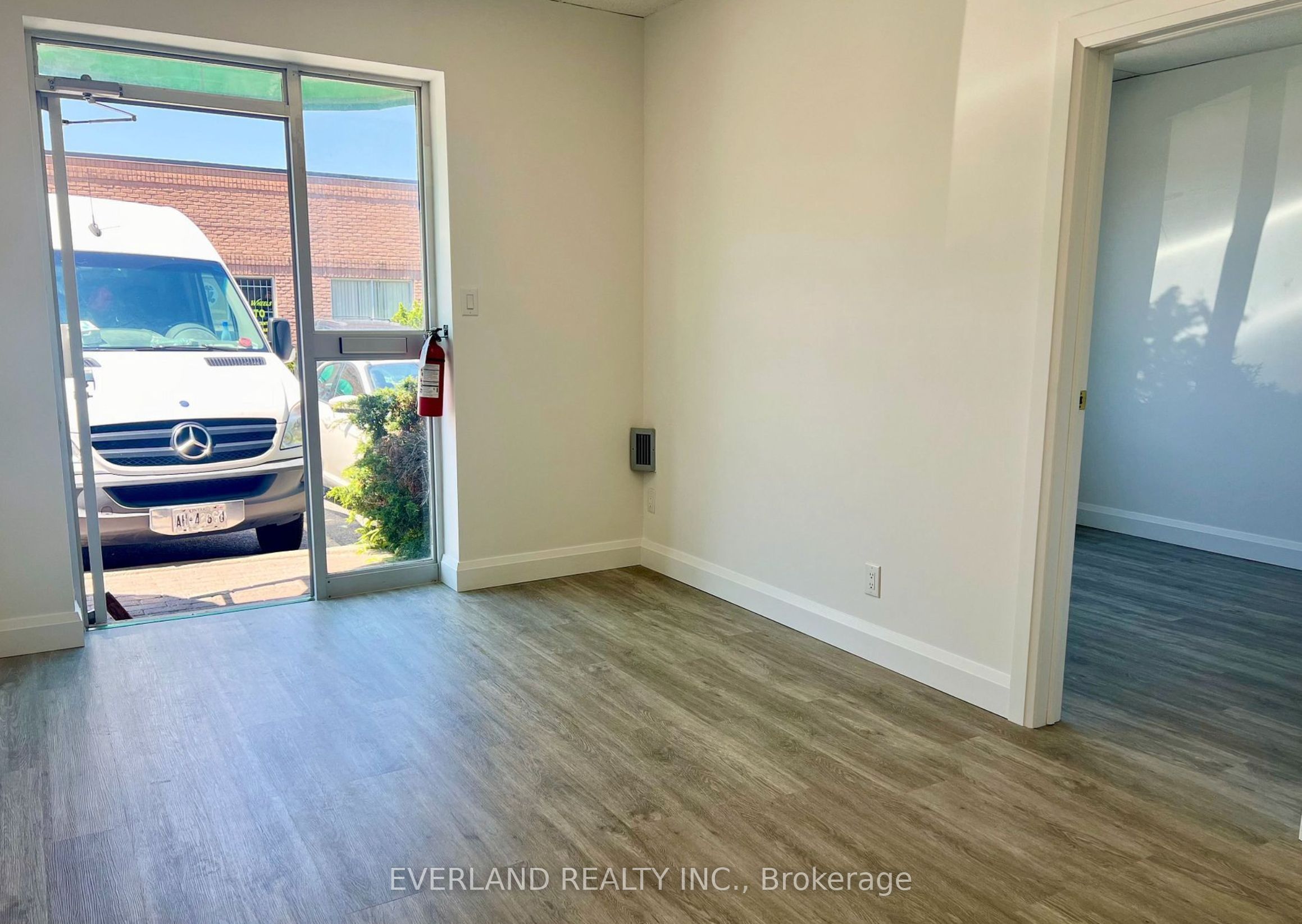50 Silver Star Boulevard 215 Property Photo 4